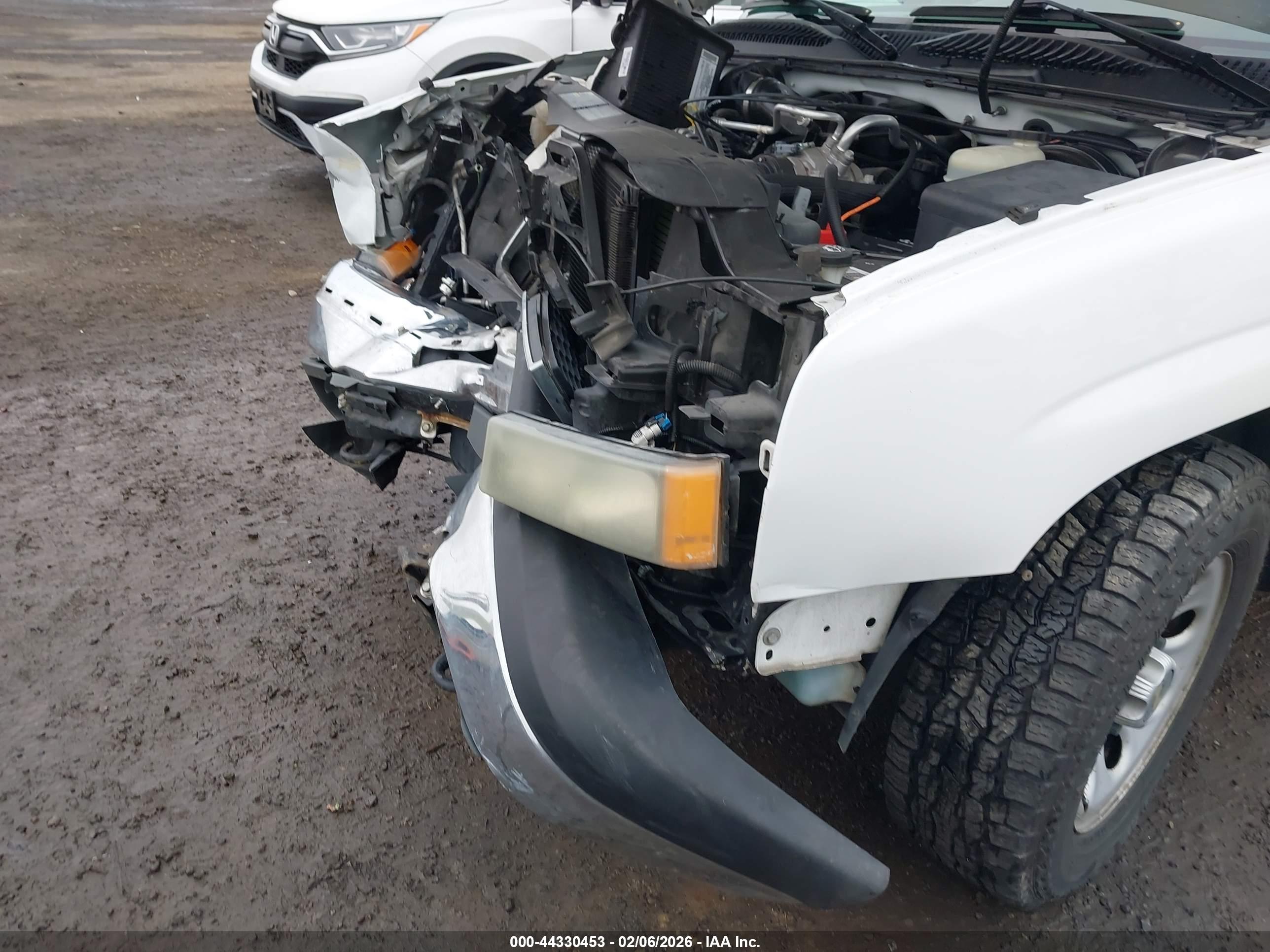 CHEVROLET SILVERADO image 6