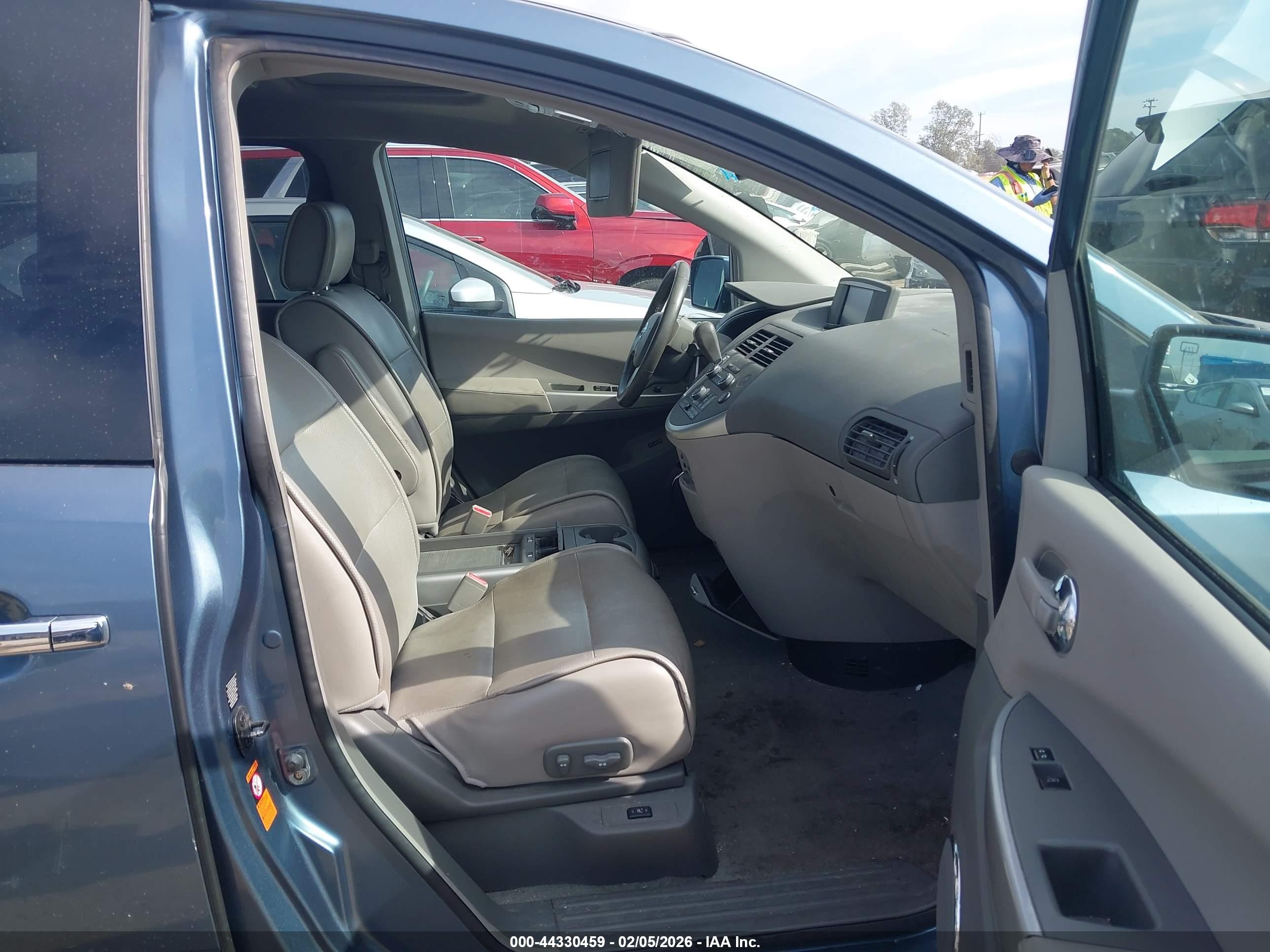 NISSAN QUEST image 5