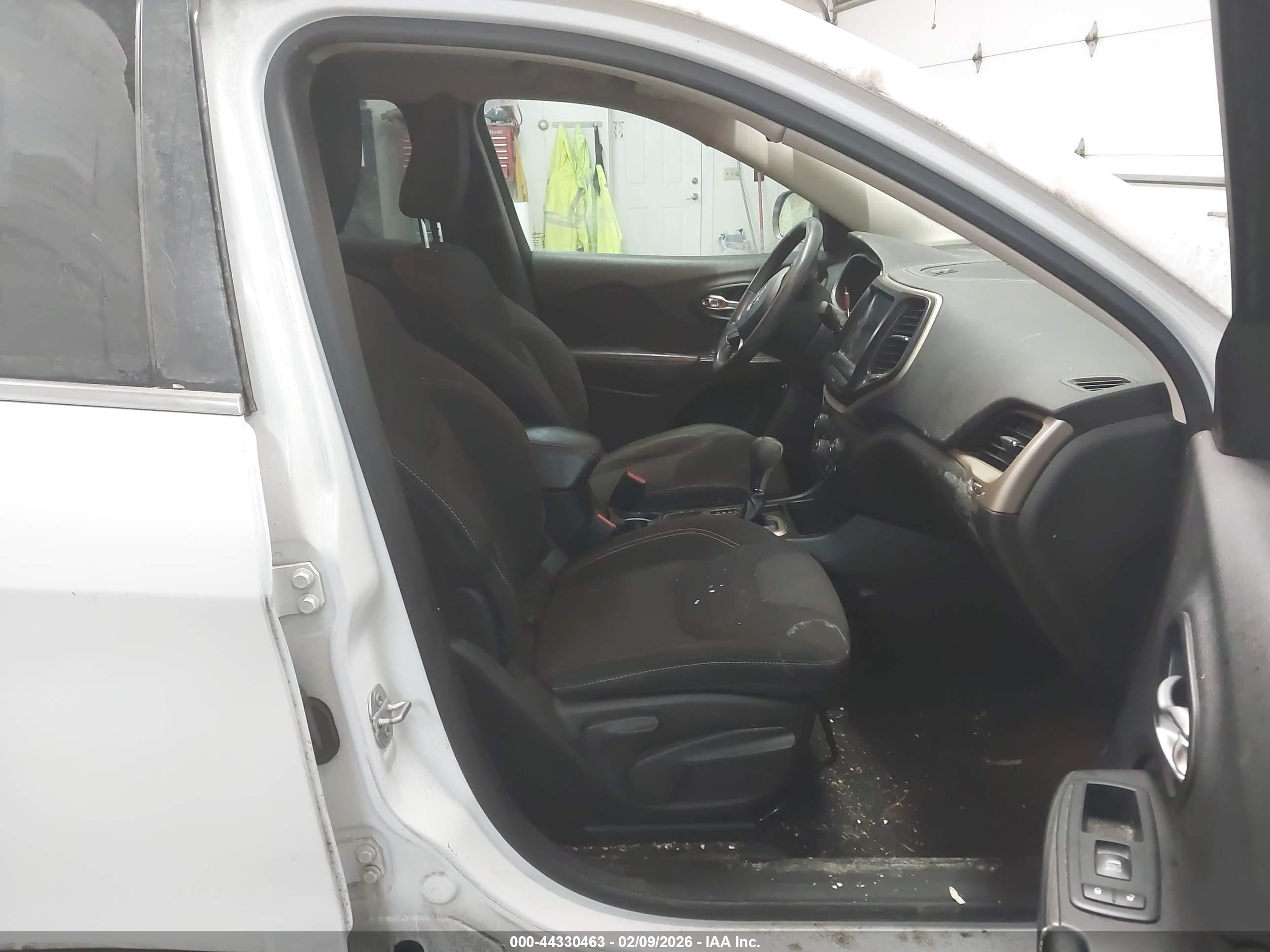 JEEP CHEROKEE image 5