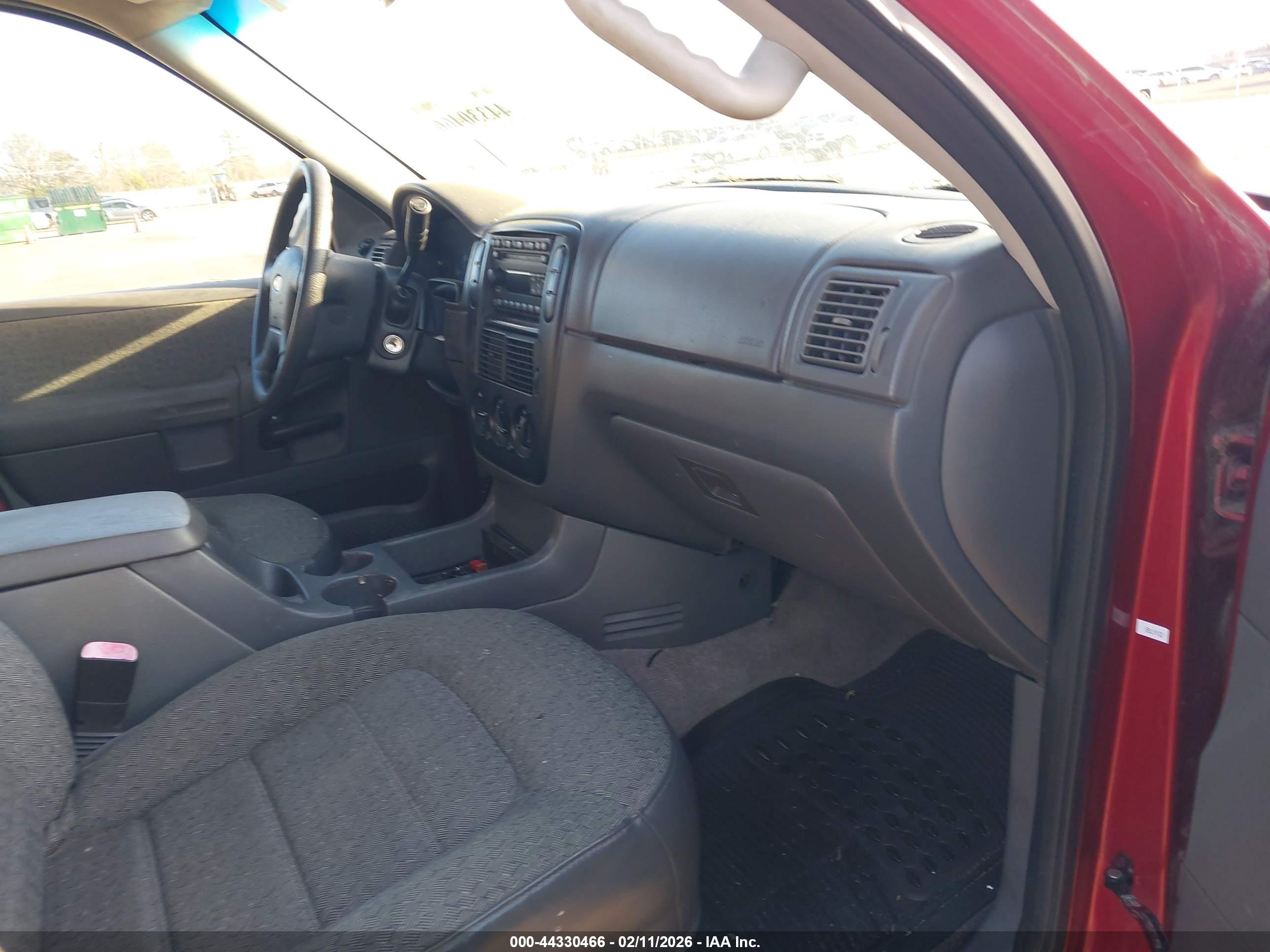 FORD EXPLORER image 5