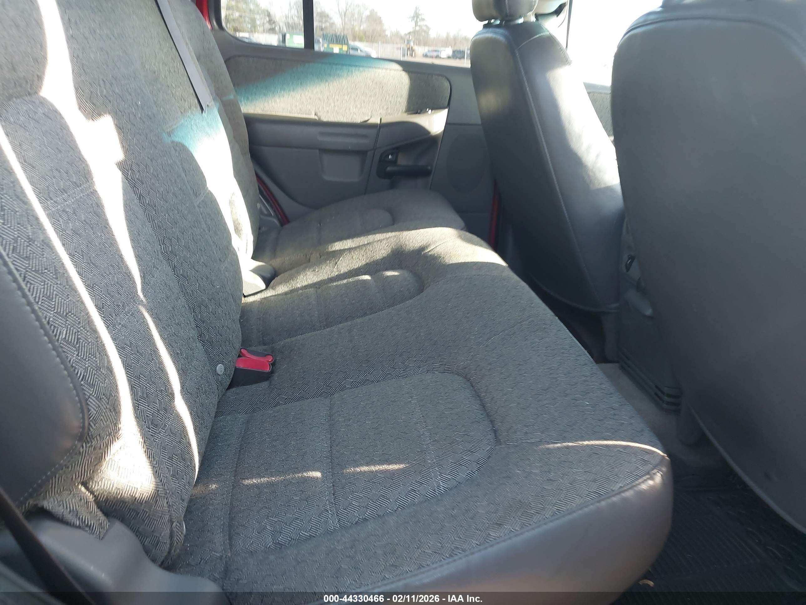 FORD EXPLORER image 8