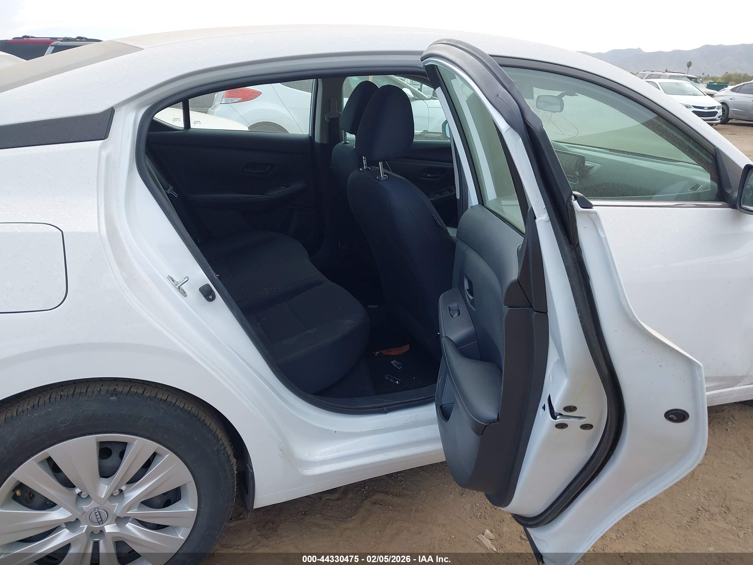 NISSAN SENTRA image 8