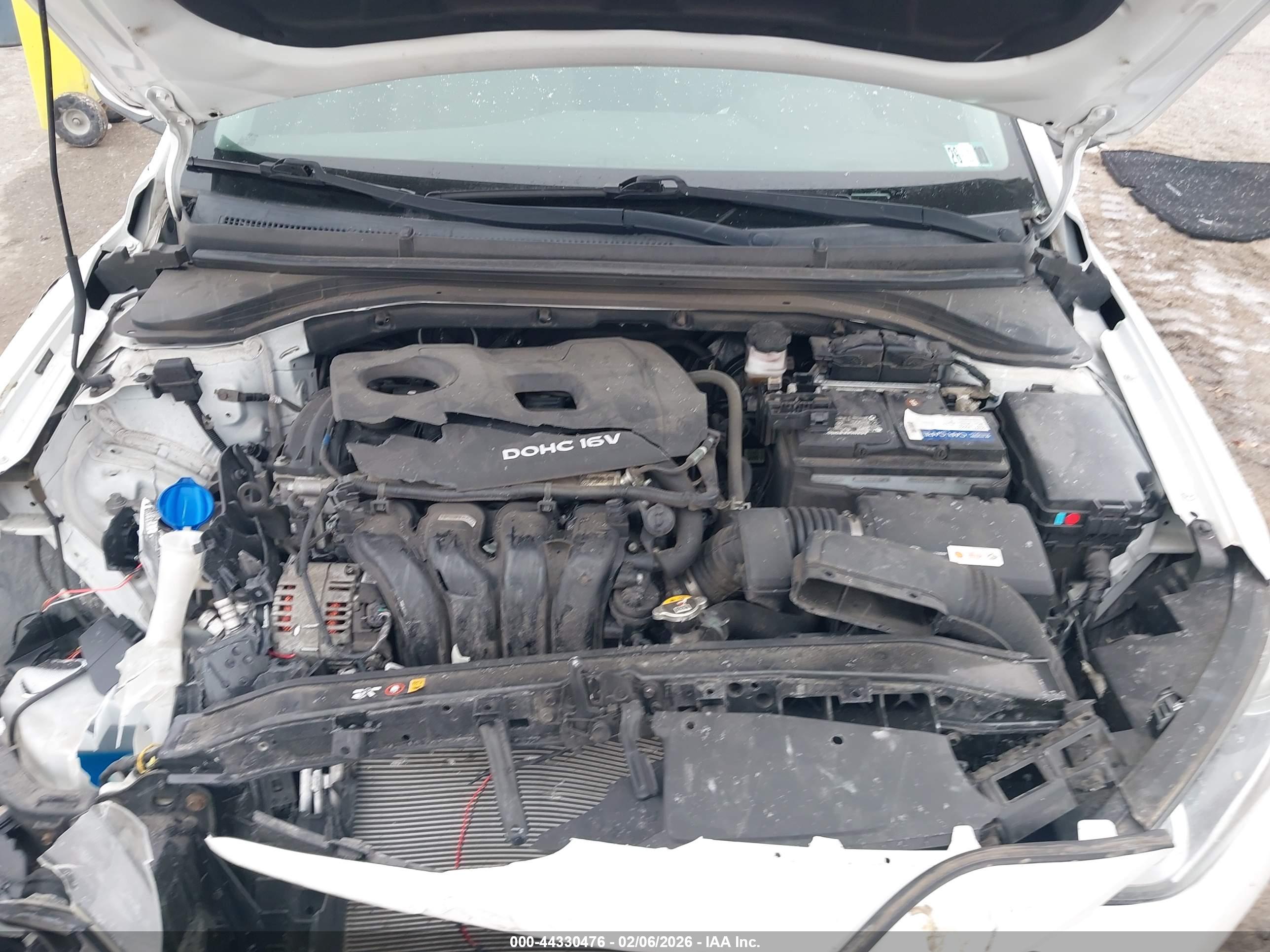 HYUNDAI ELANTRA image 10