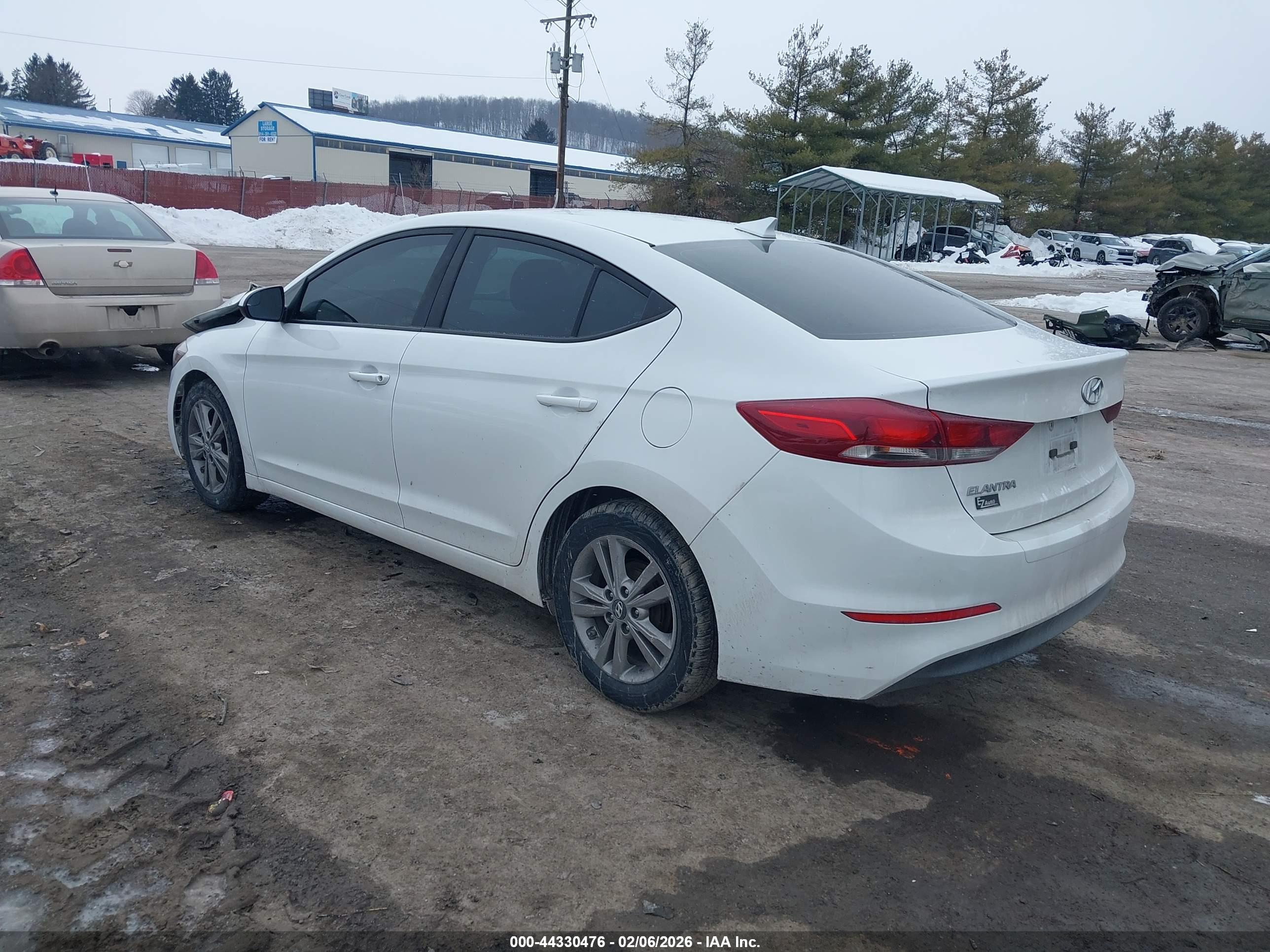 HYUNDAI ELANTRA image 3