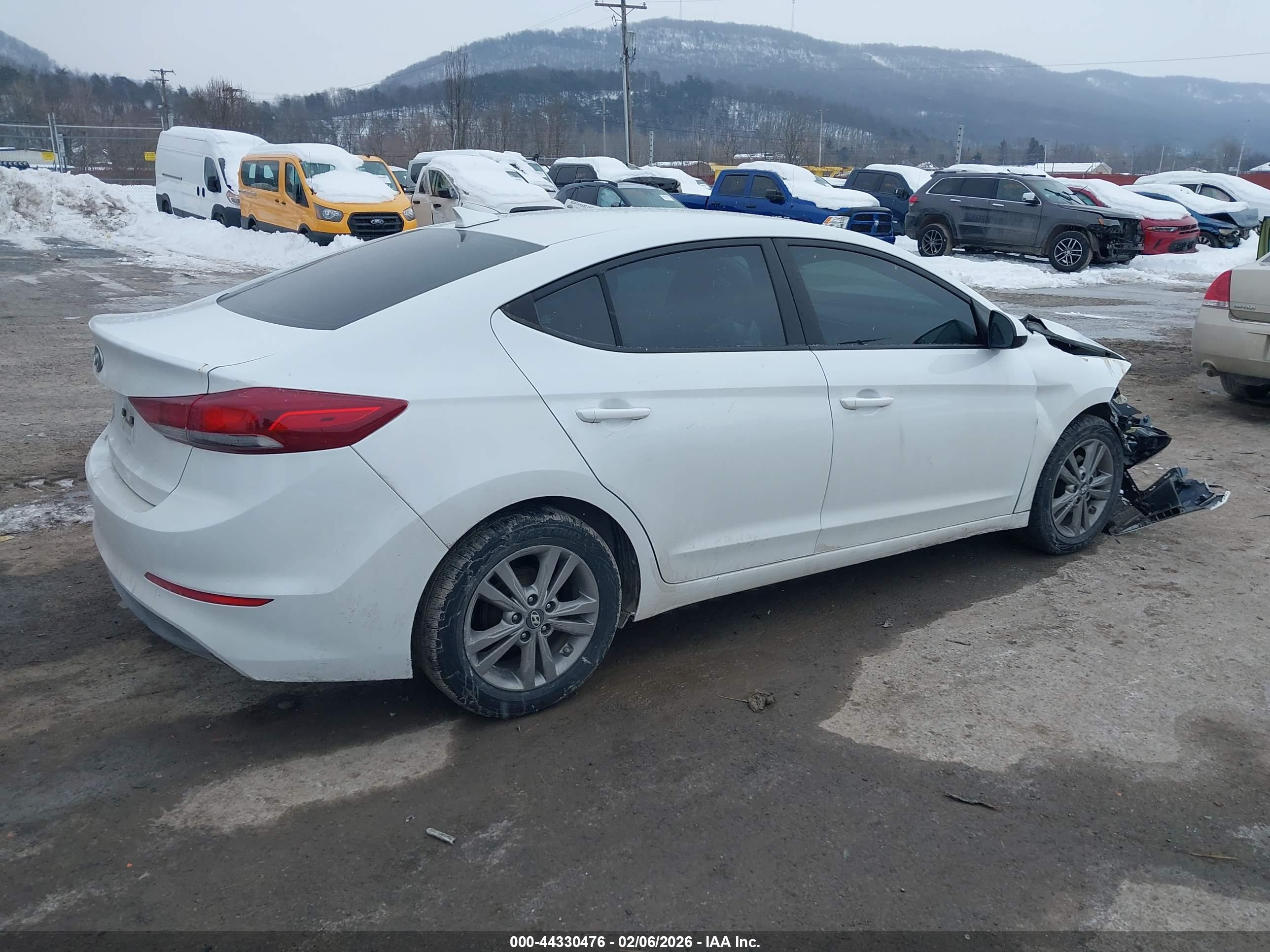 HYUNDAI ELANTRA image 4
