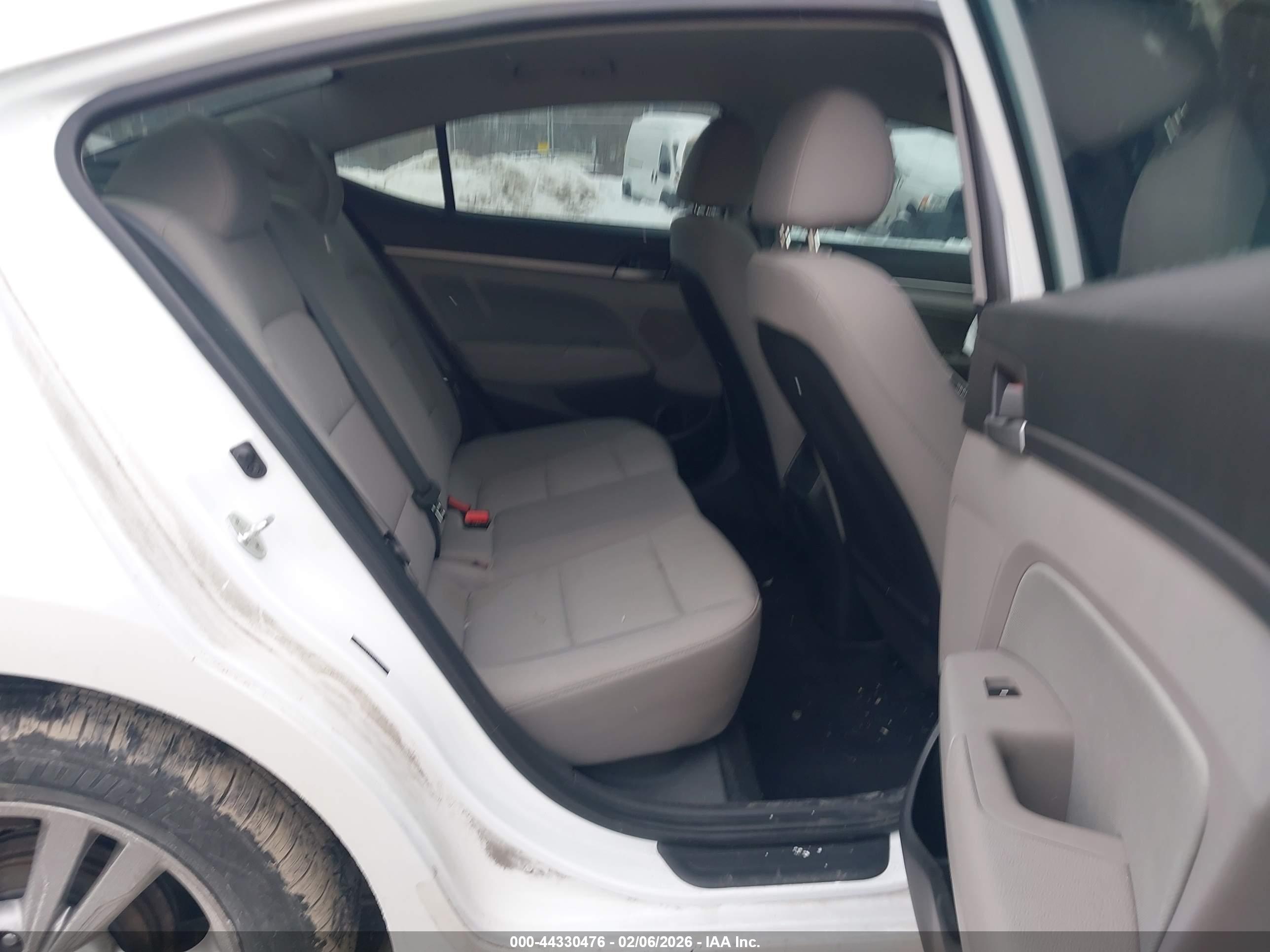 HYUNDAI ELANTRA image 8
