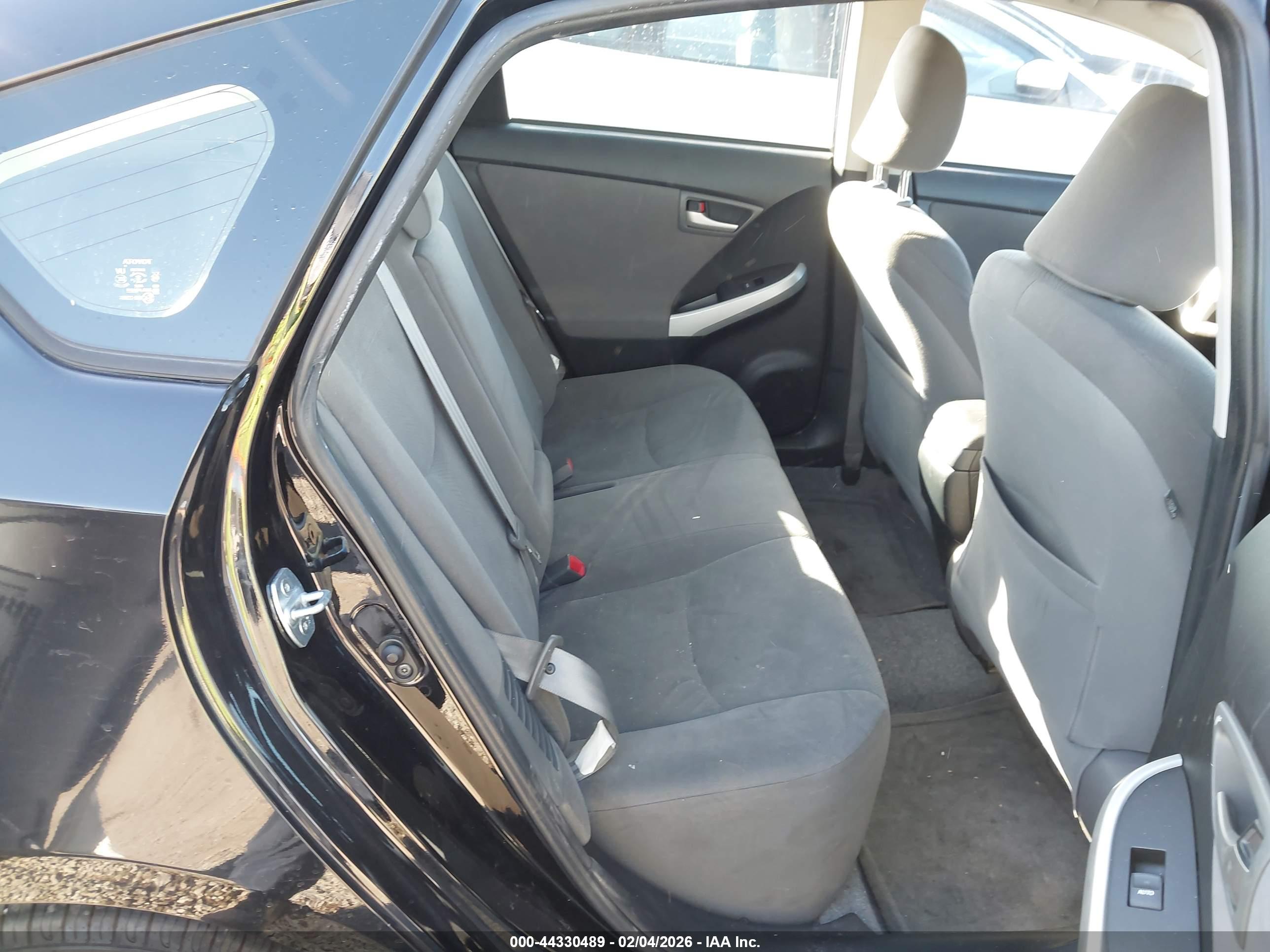 TOYOTA PRIUS image 8