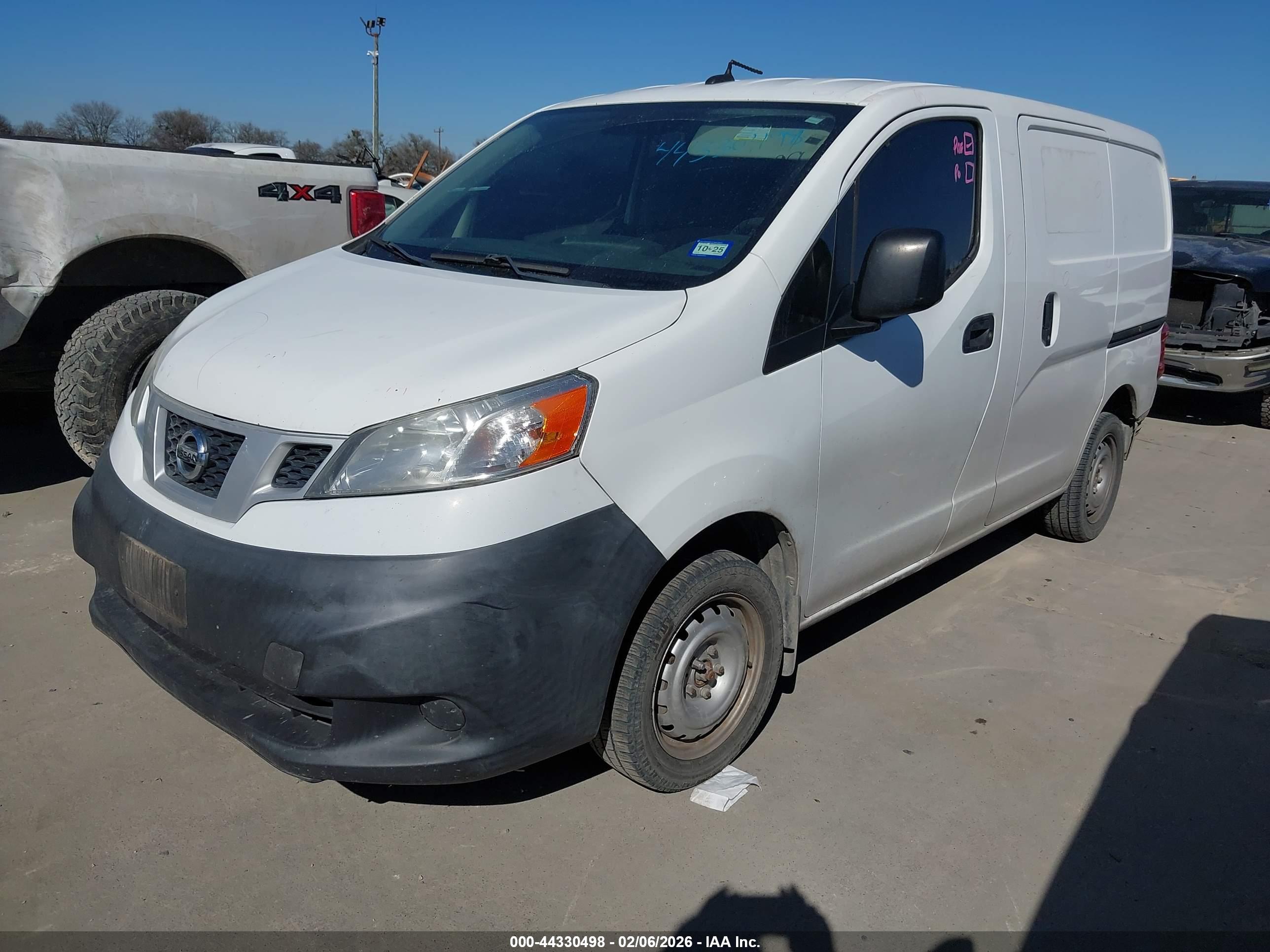 NISSAN NV200 image 2