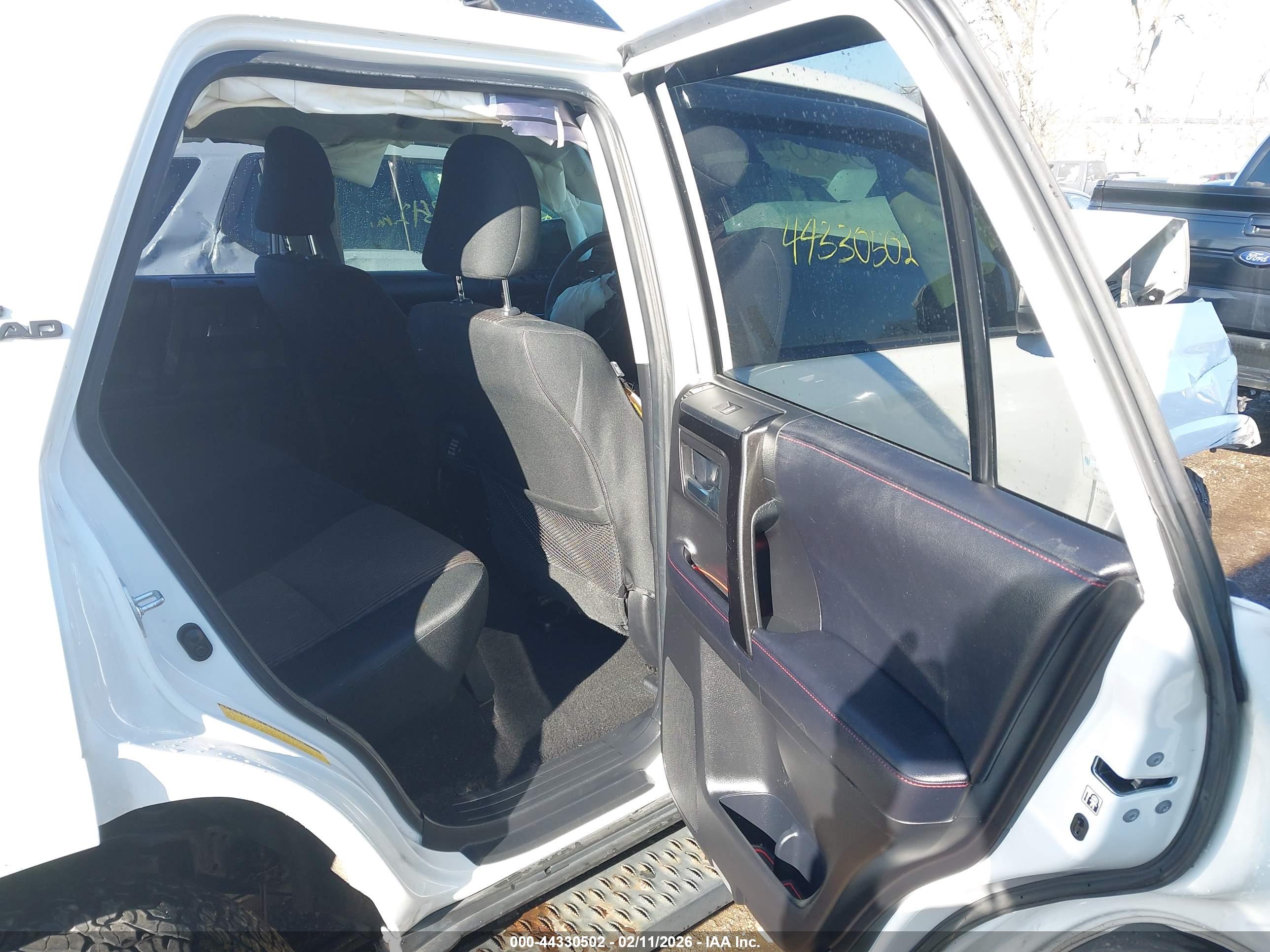 TOYOTA 4RUNNER image 8
