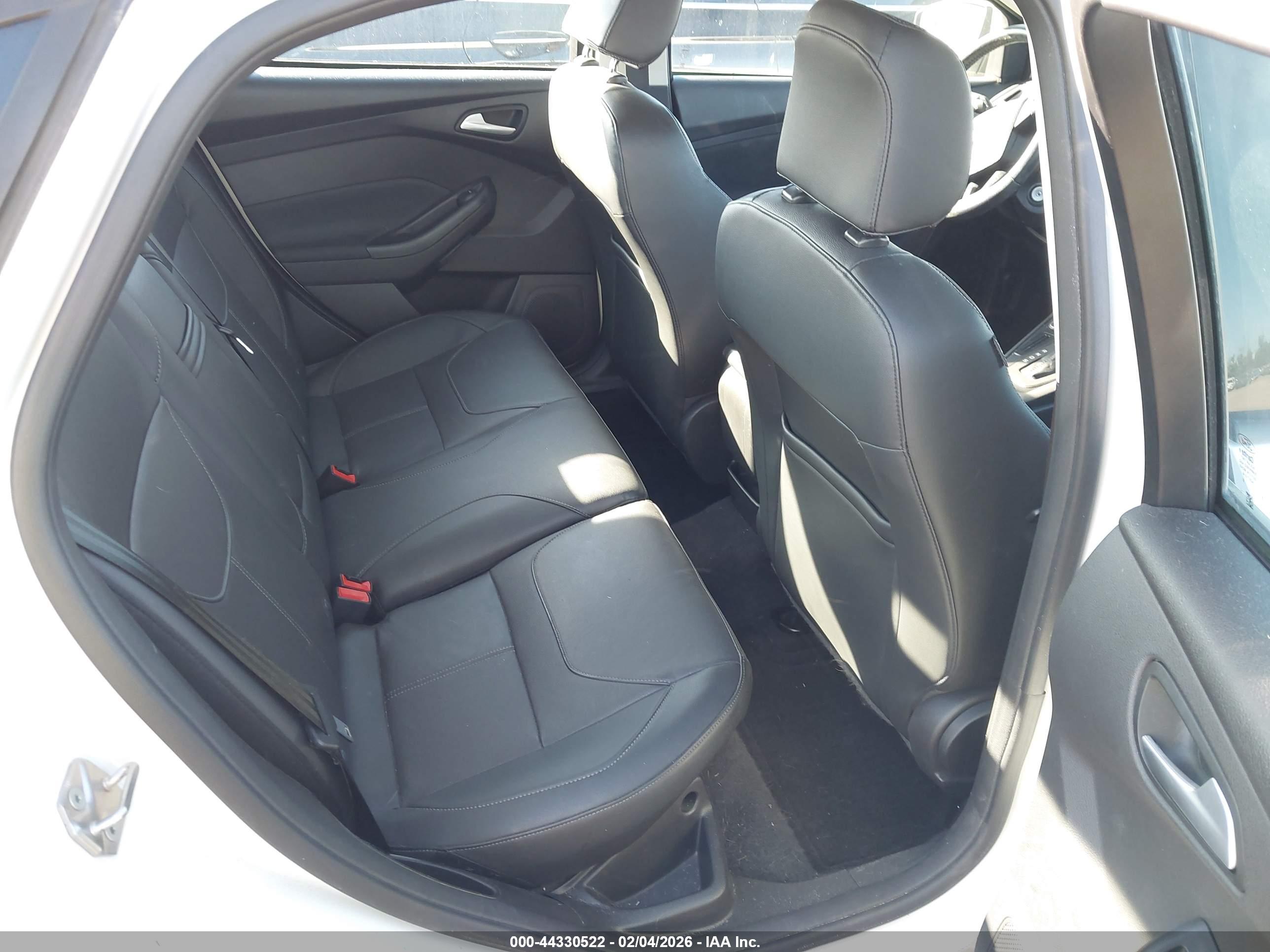 FORD FOCUS image 8