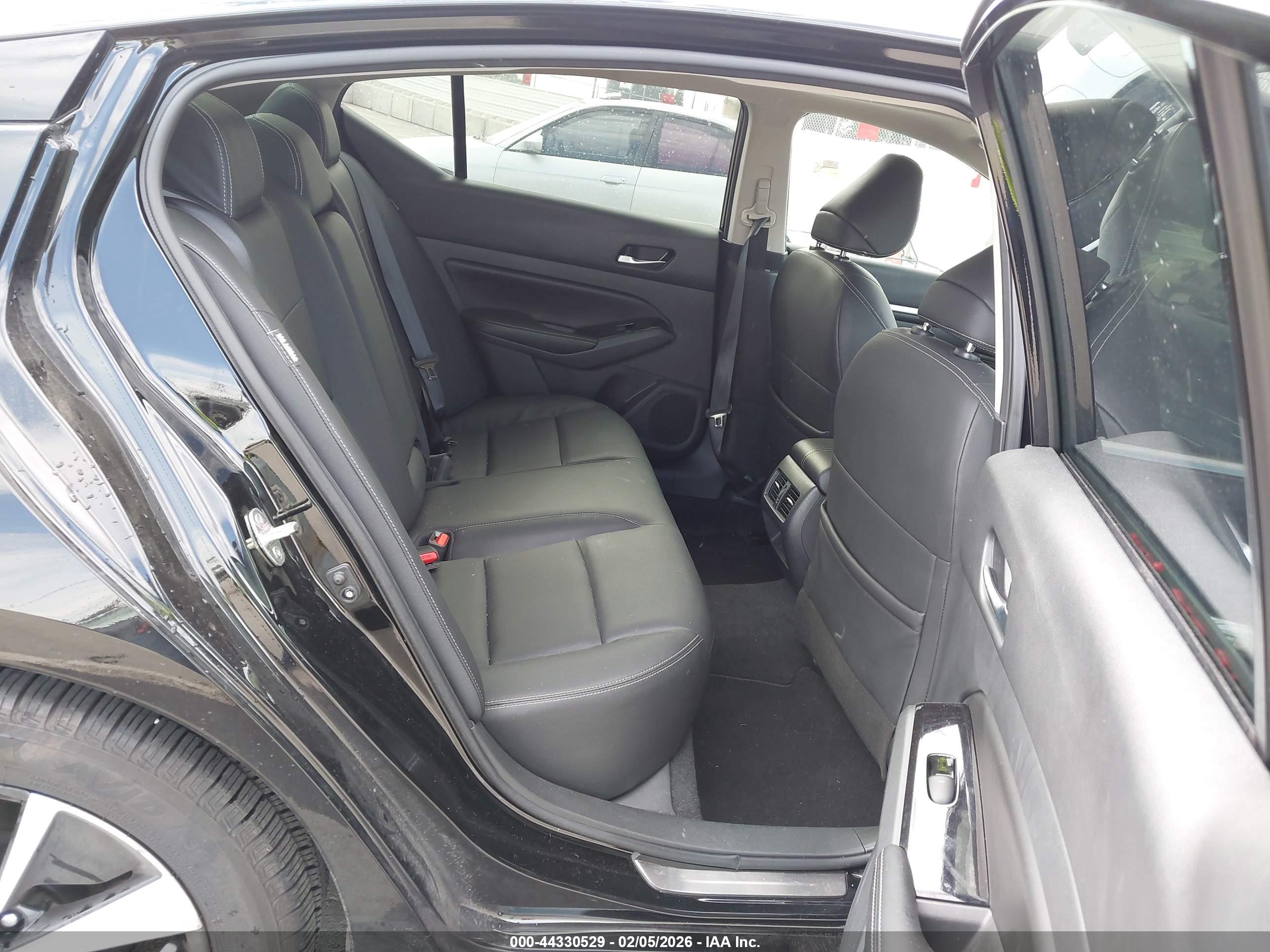 NISSAN ALTIMA image 8