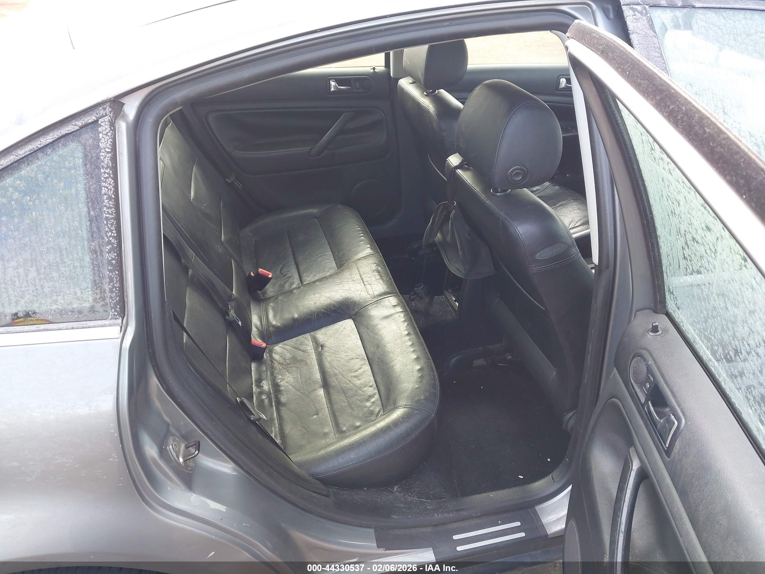 VOLKSWAGEN PASSAT image 8