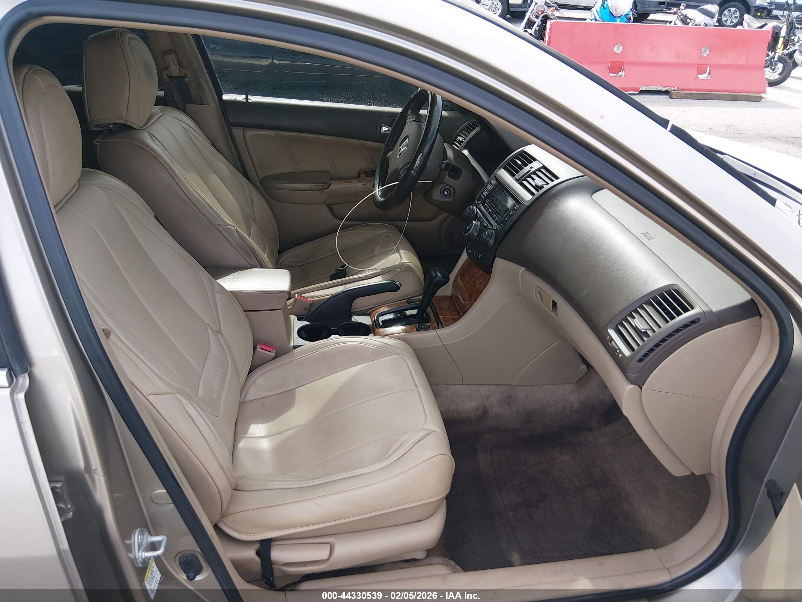 HONDA ACCORD image 5