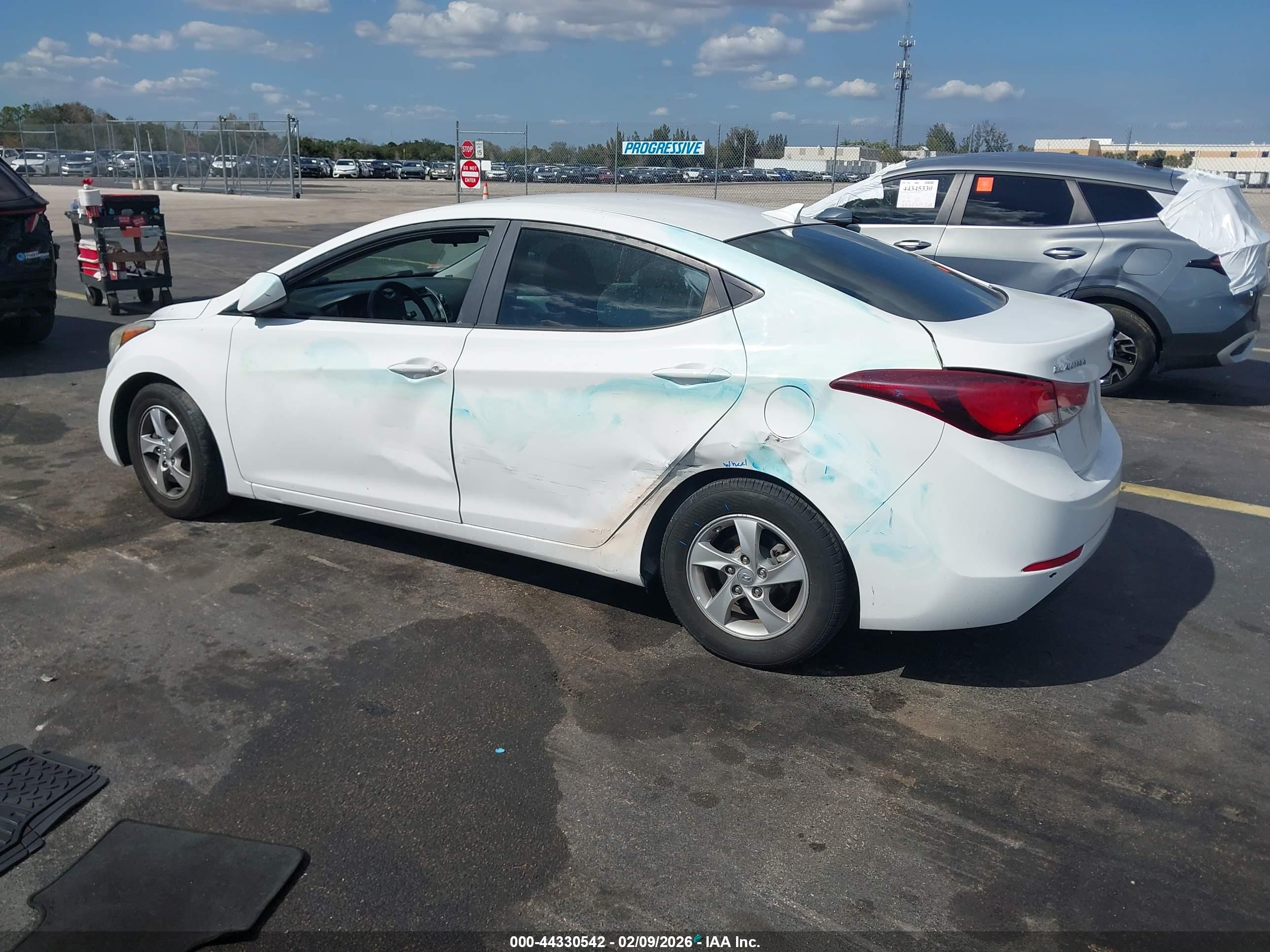 HYUNDAI ELANTRA image 3