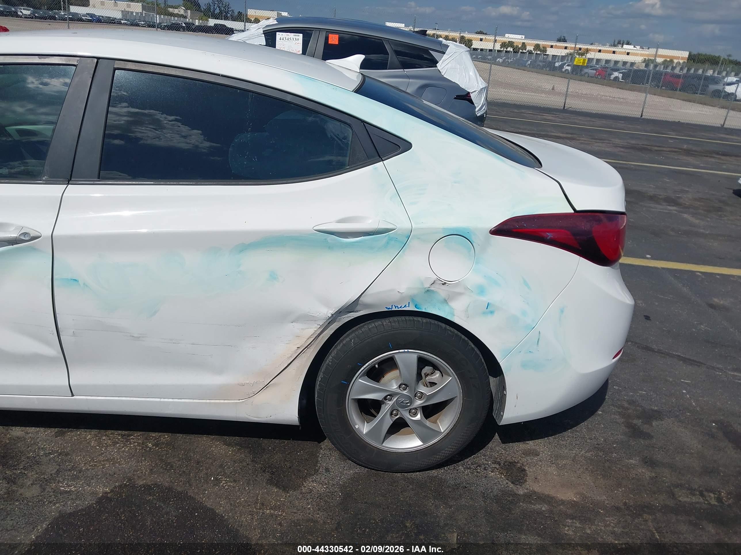 HYUNDAI ELANTRA image 6
