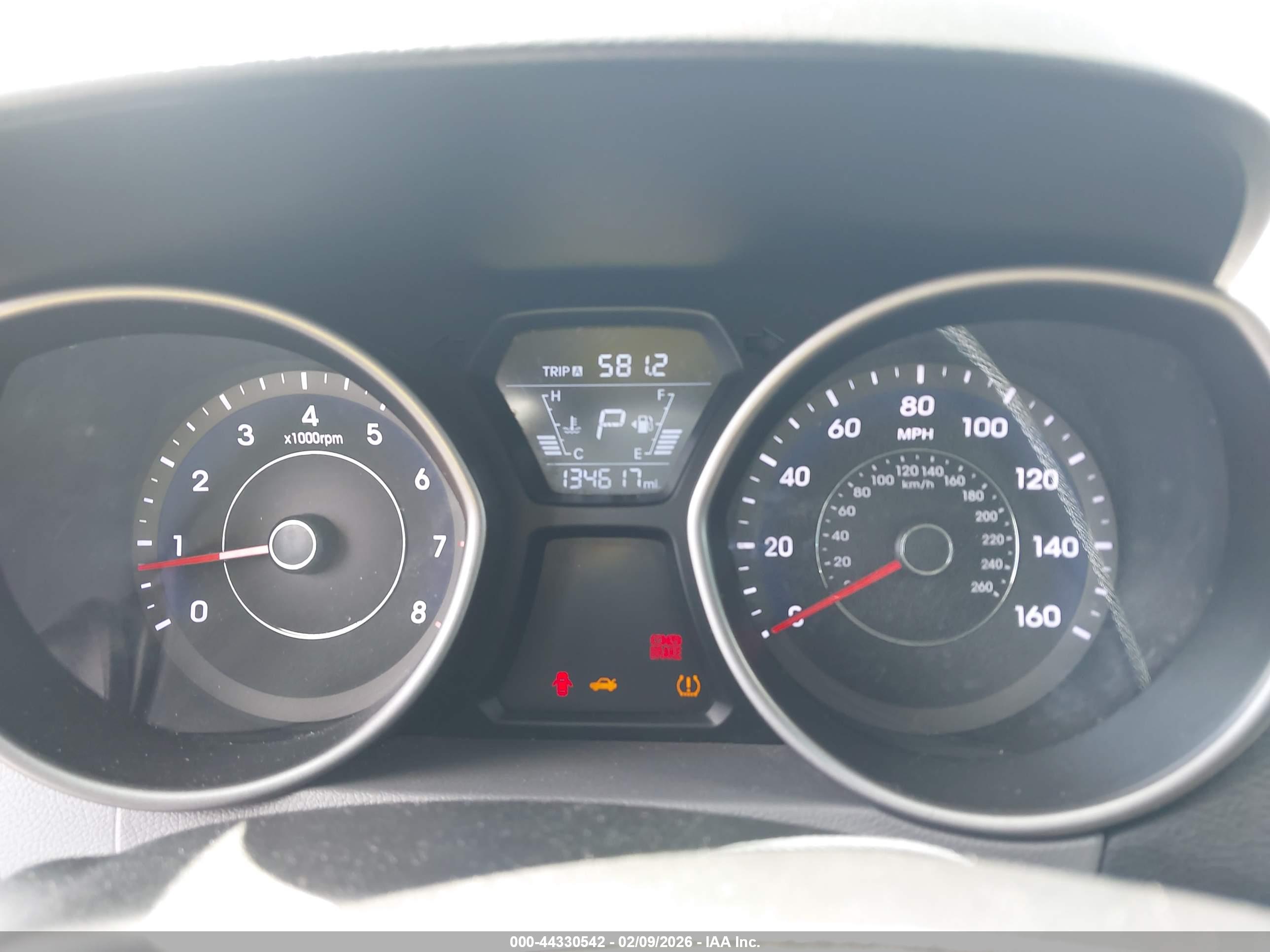 HYUNDAI ELANTRA image 7