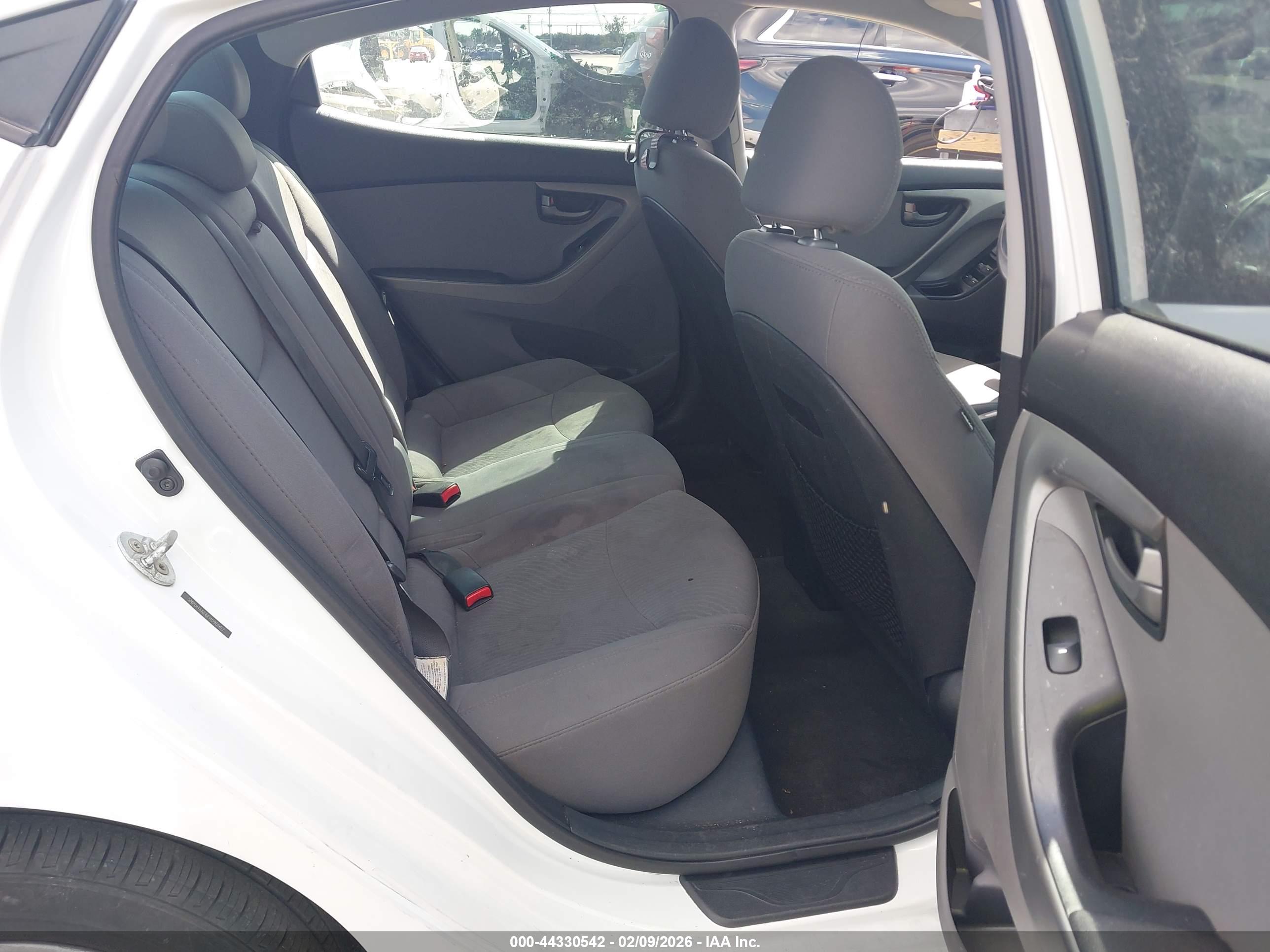 HYUNDAI ELANTRA image 8