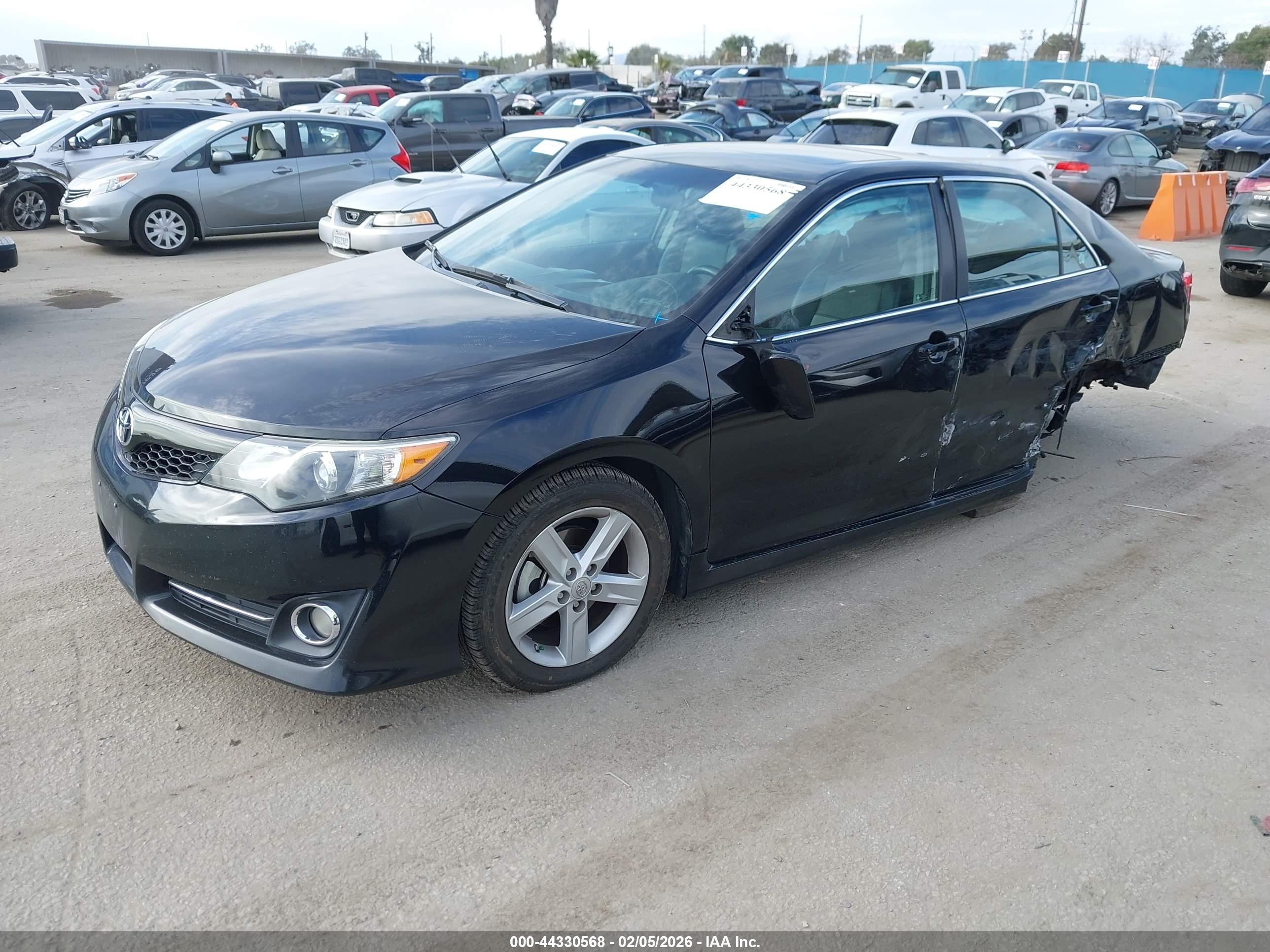 TOYOTA CAMRY image 2
