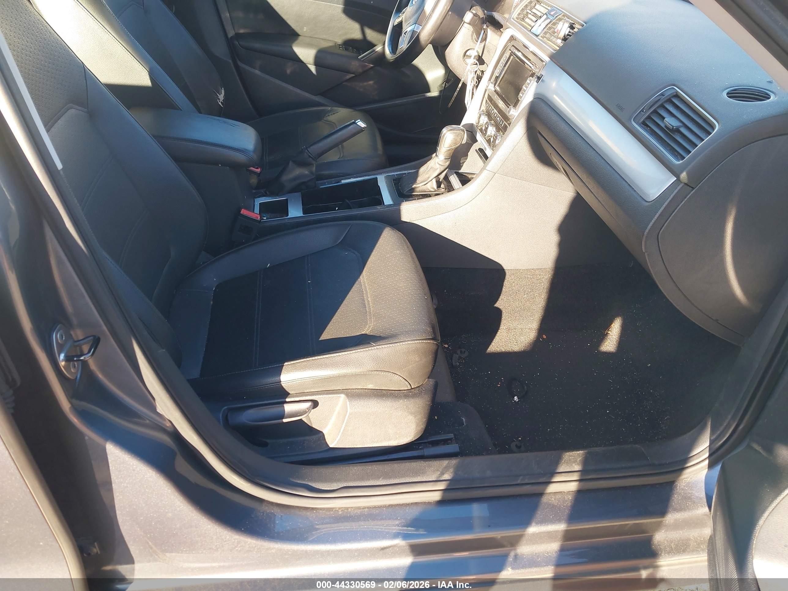 VOLKSWAGEN PASSAT image 5