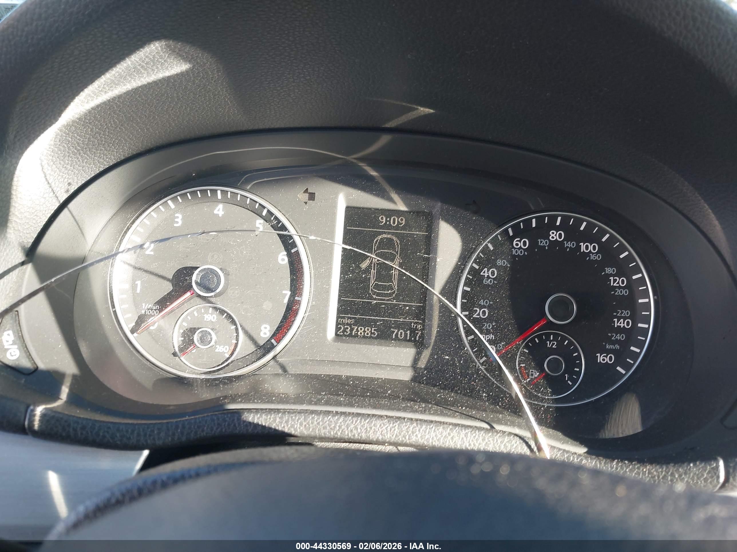 VOLKSWAGEN PASSAT image 7