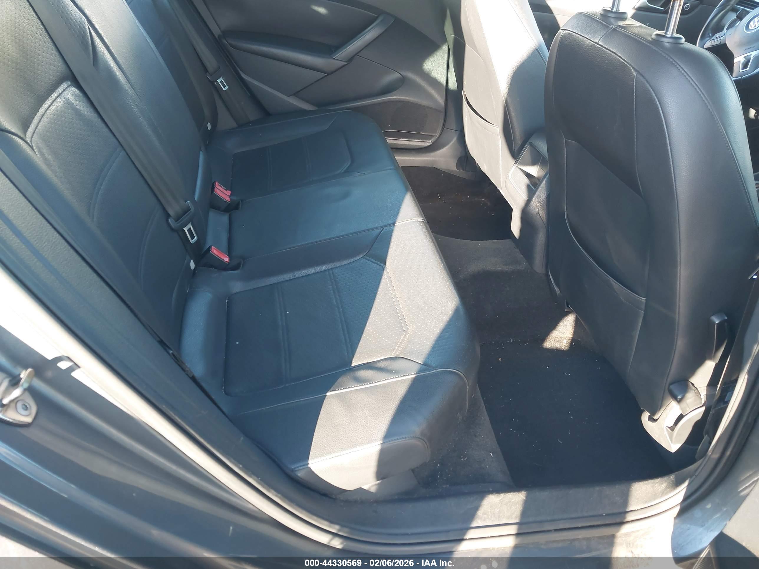 VOLKSWAGEN PASSAT image 8