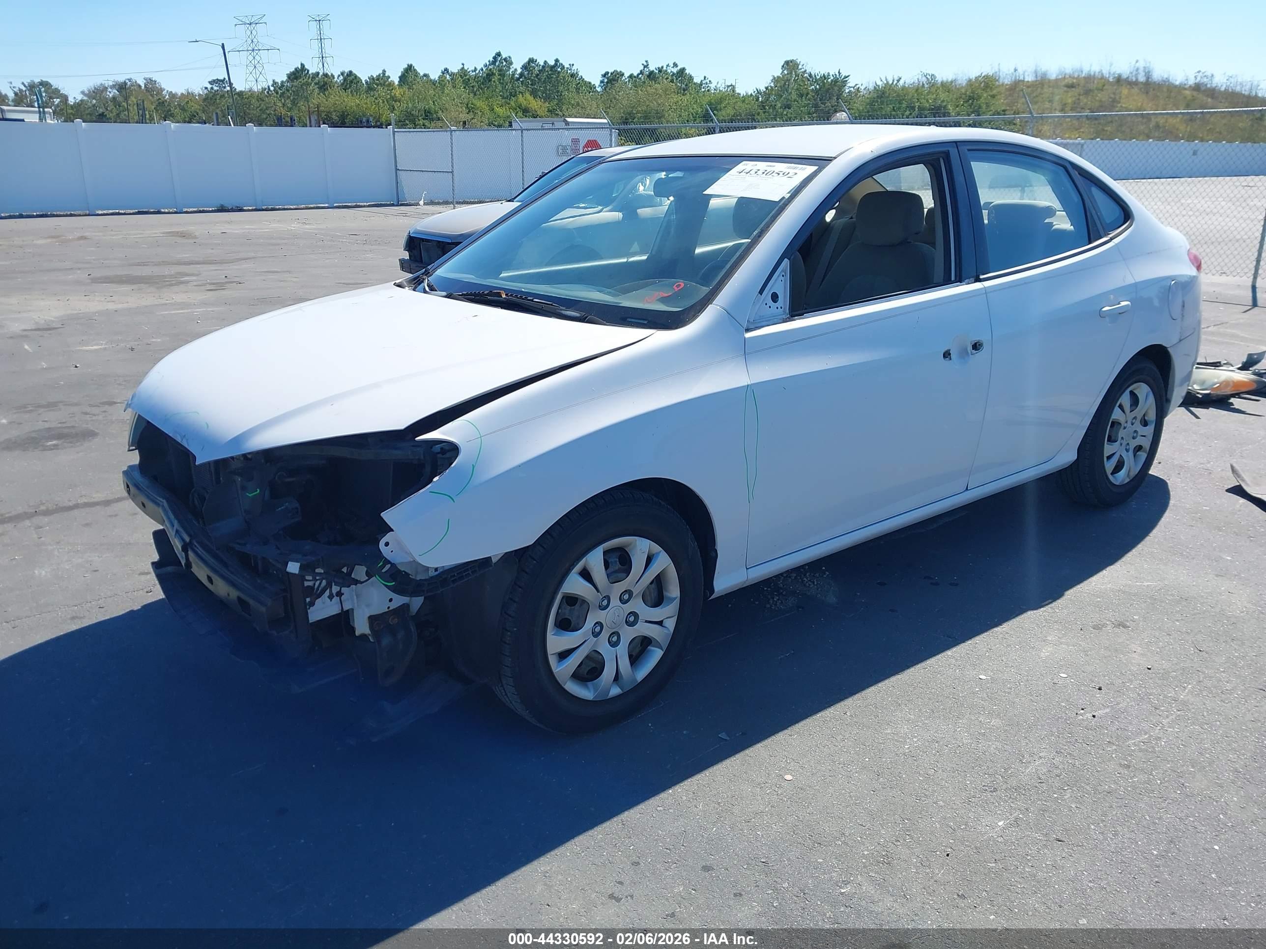 HYUNDAI ELANTRA image 2
