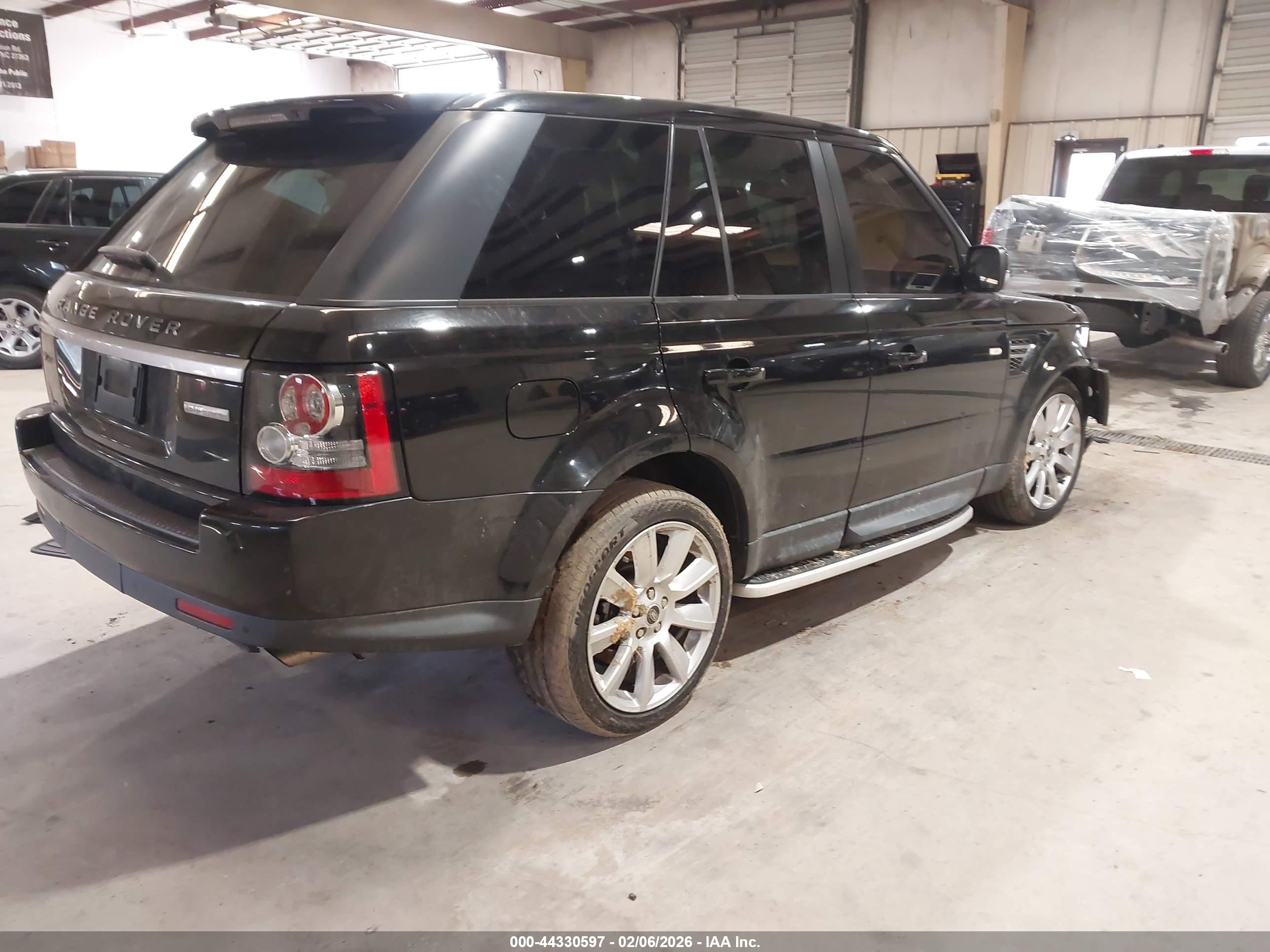 LAND ROVER image 4