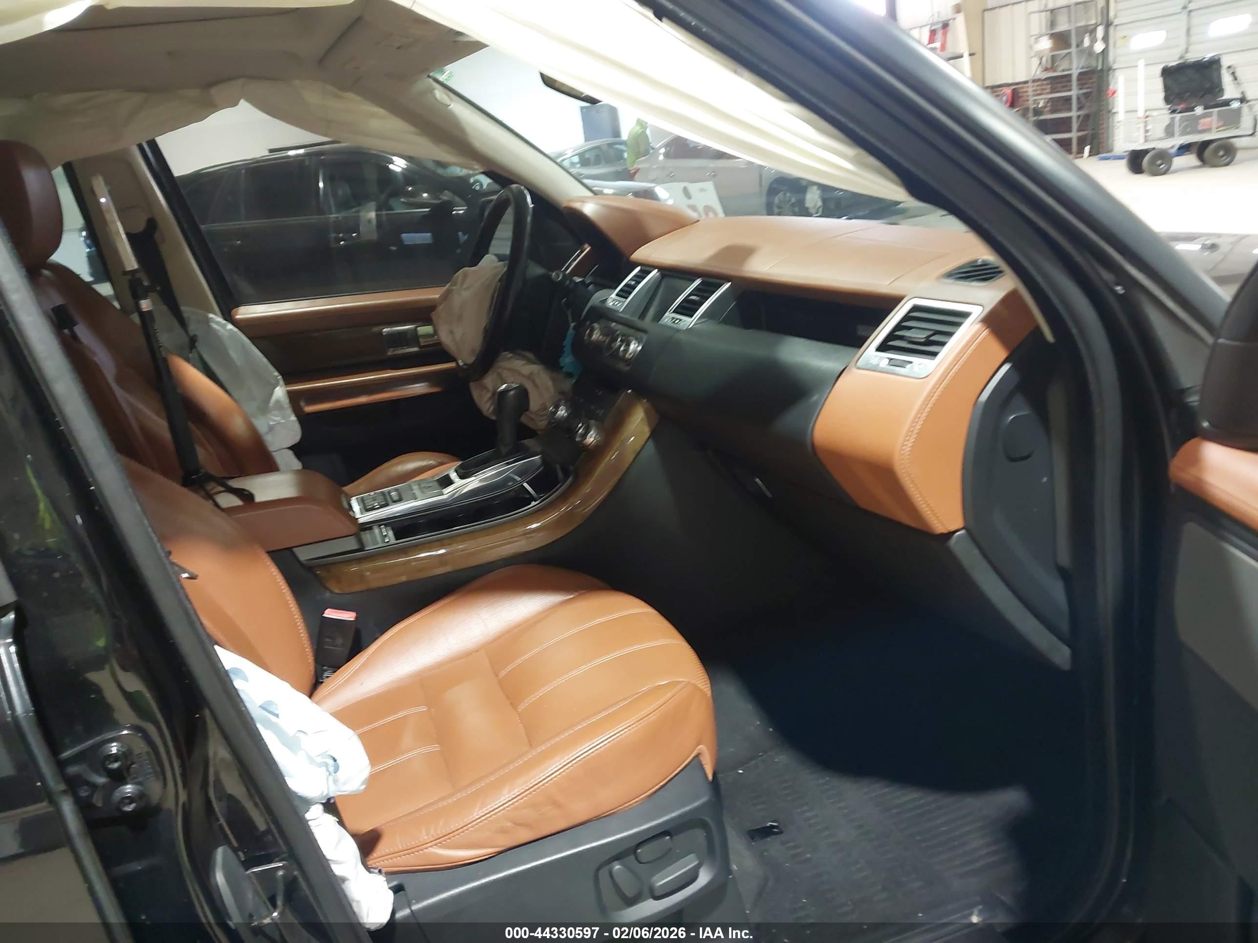 LAND ROVER image 5