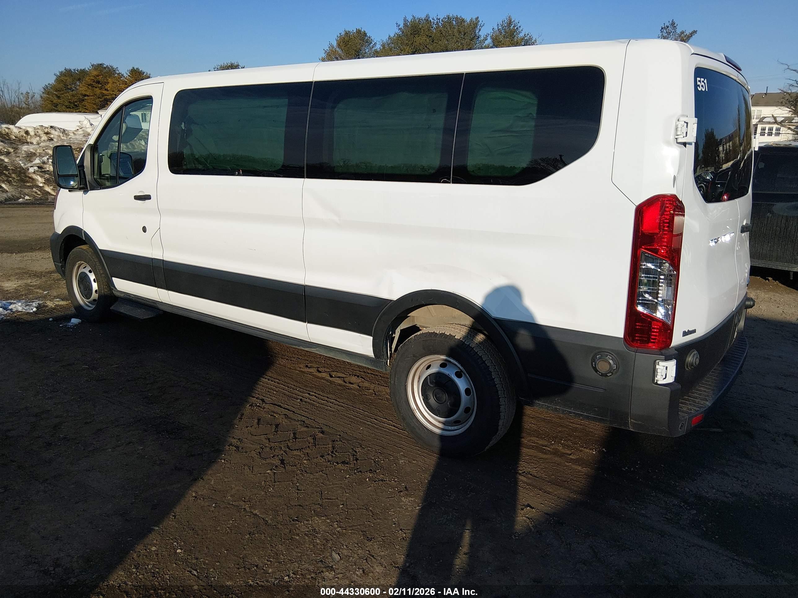 FORD TRANSIT-350 image 3