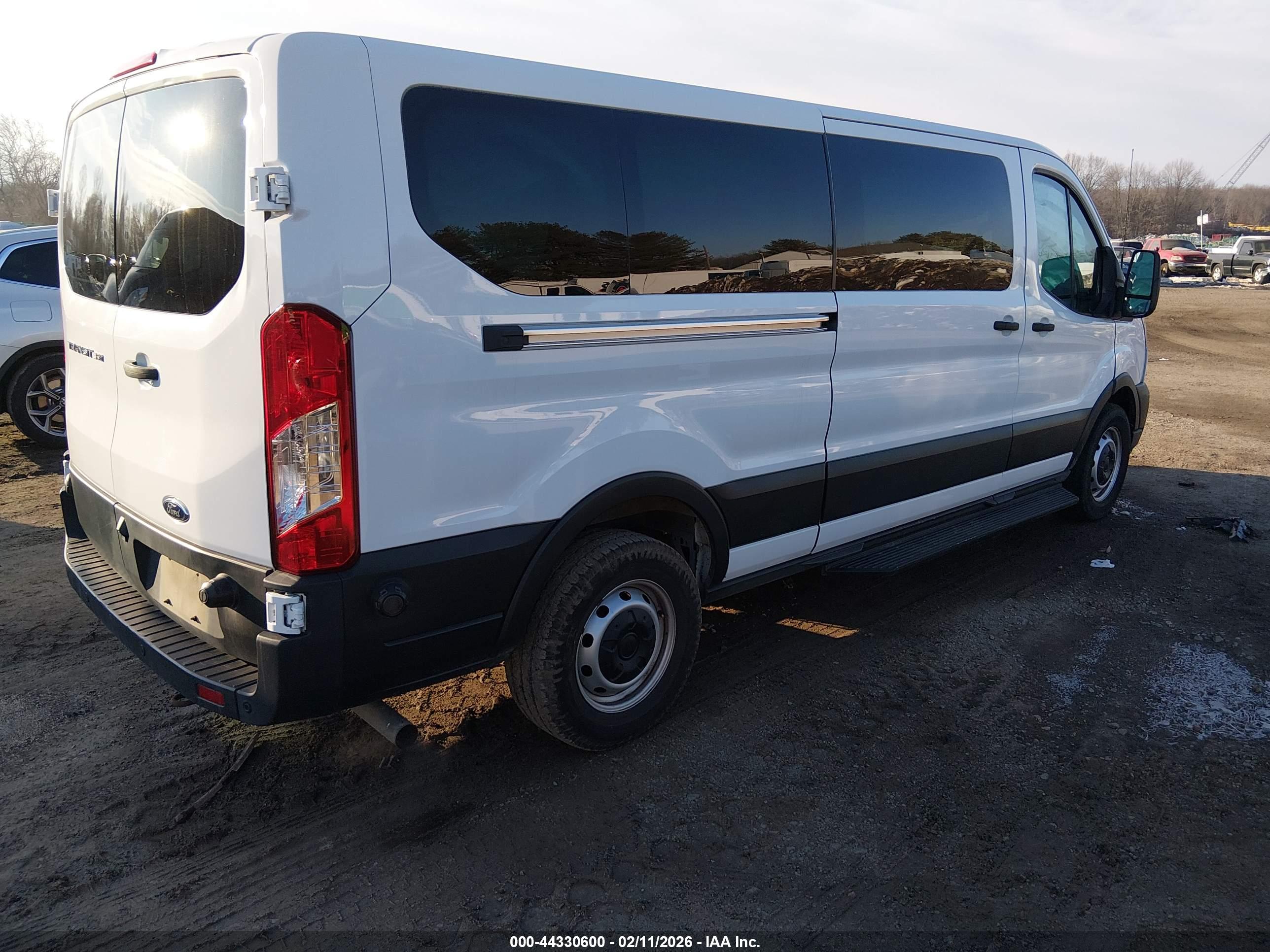 FORD TRANSIT-350 image 4