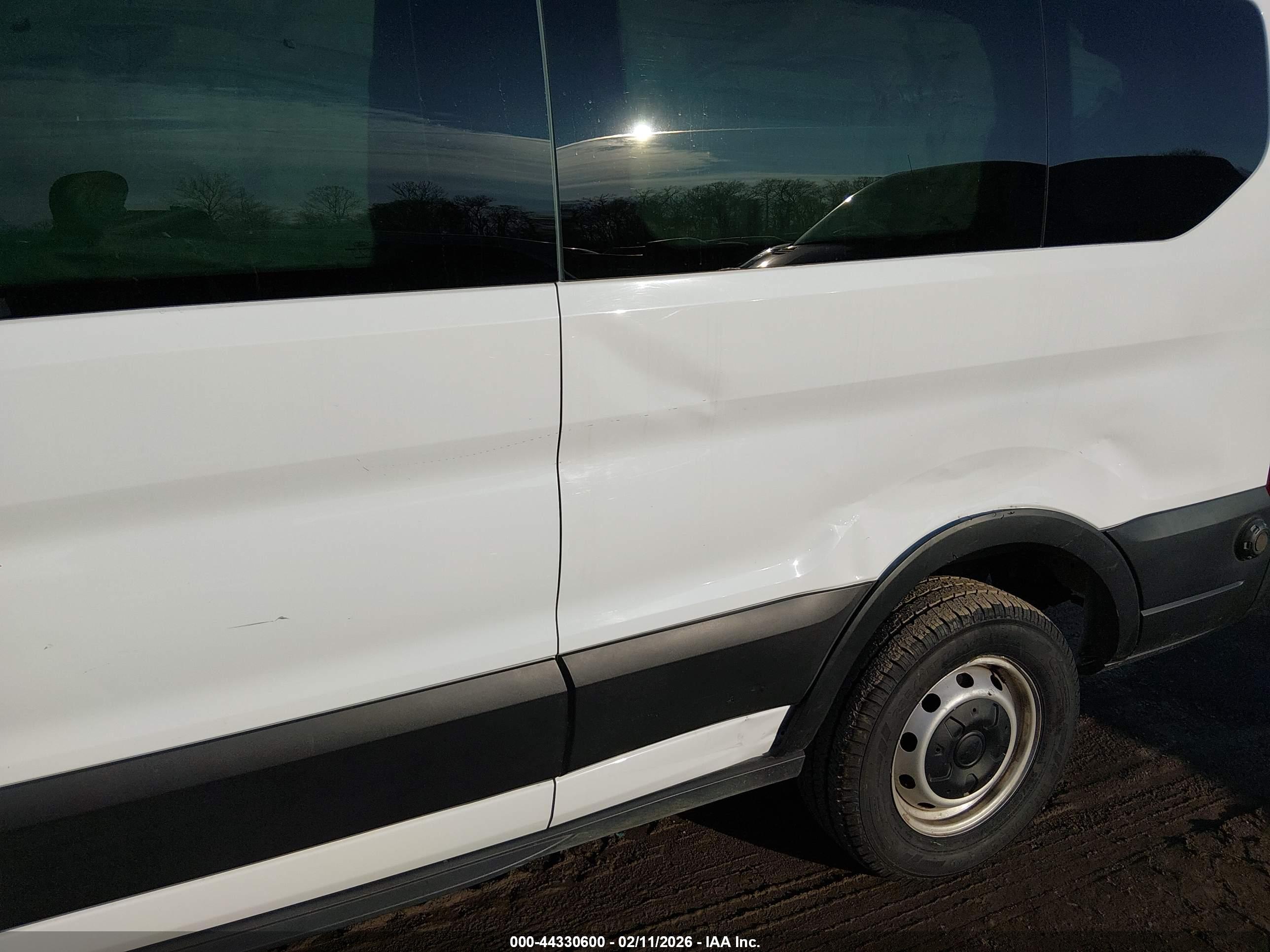 FORD TRANSIT-350 image 6