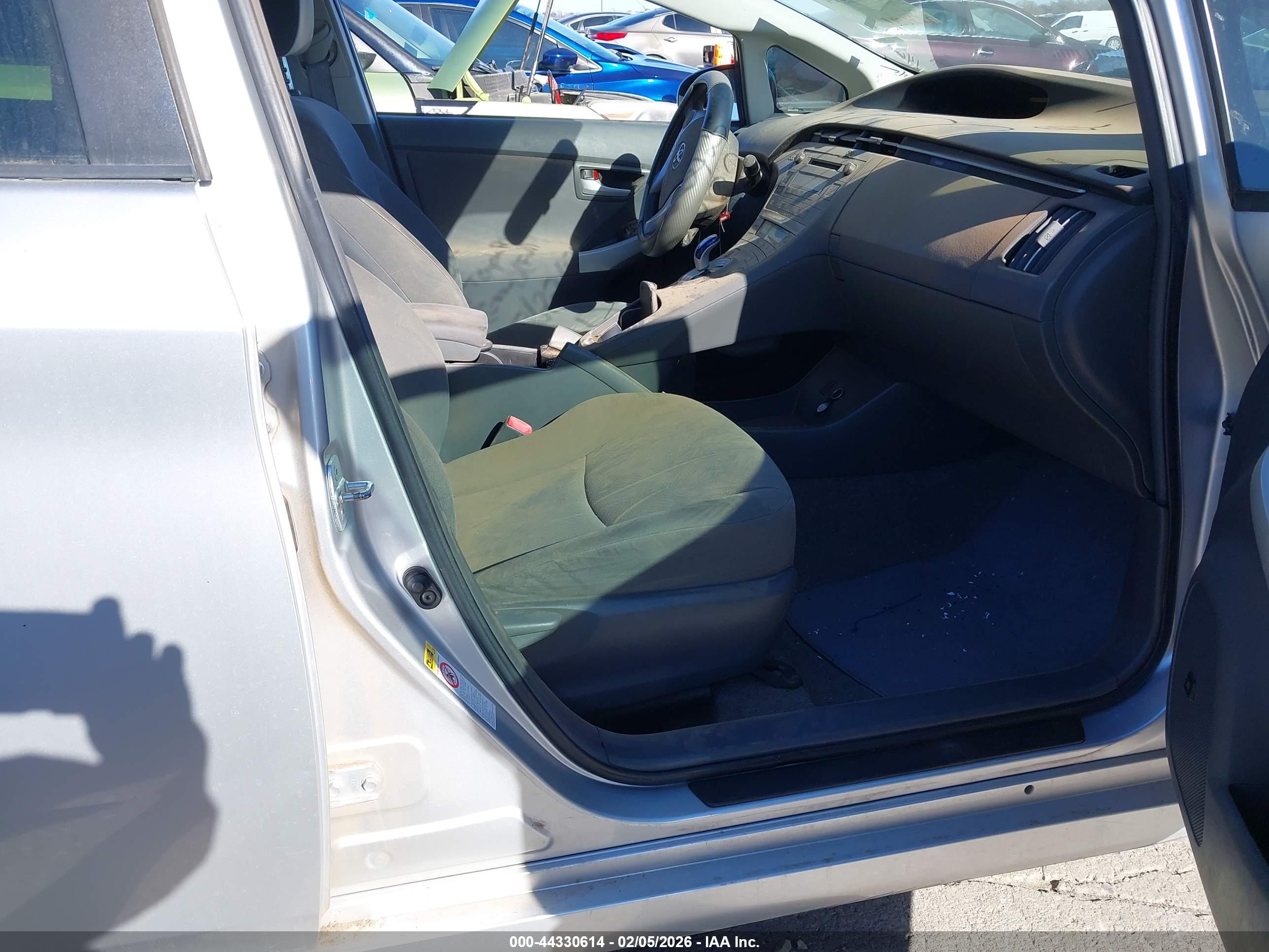 TOYOTA PRIUS image 5