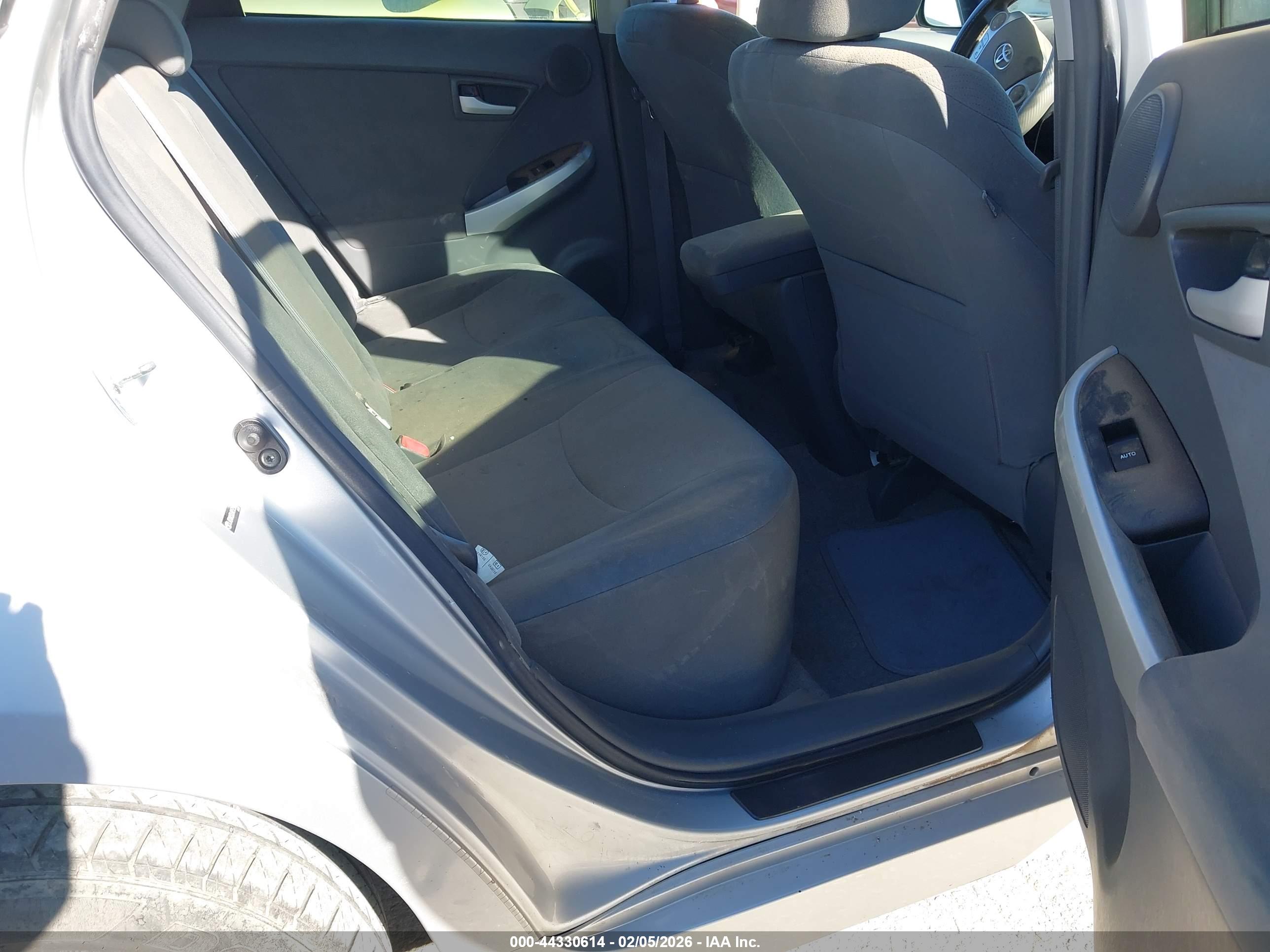 TOYOTA PRIUS image 8