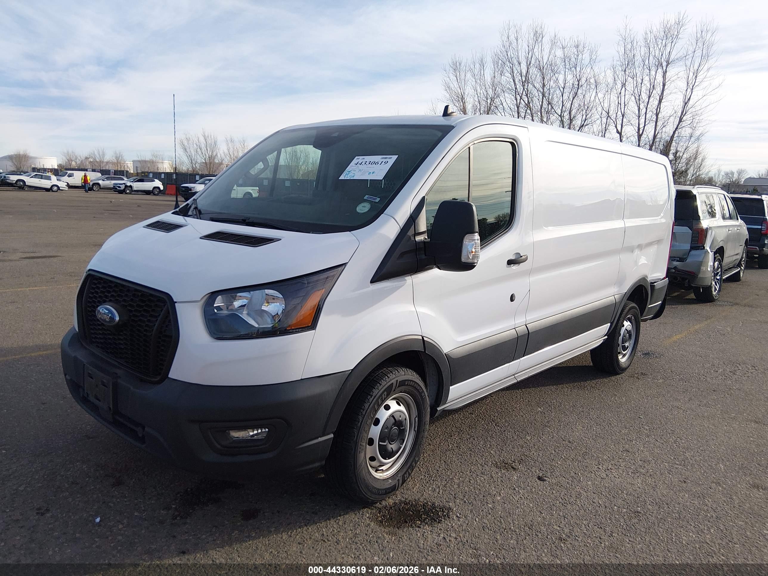 FORD TRANSIT-250 image 2
