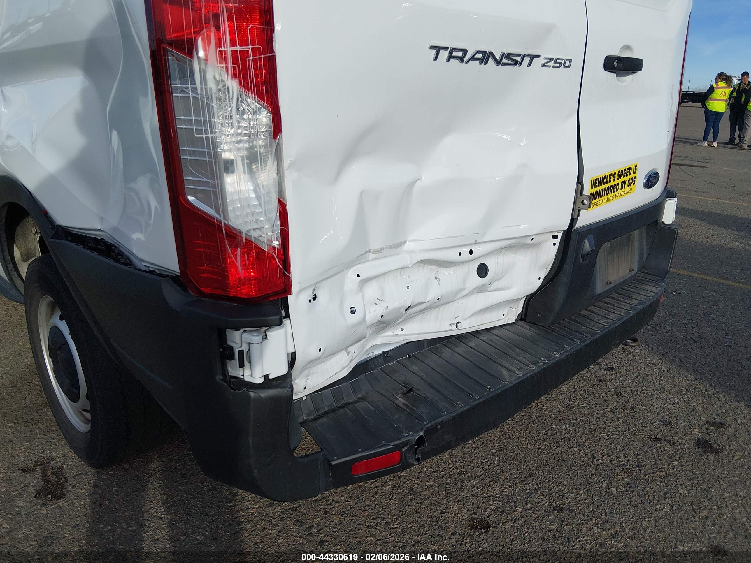 FORD TRANSIT-250 image 6