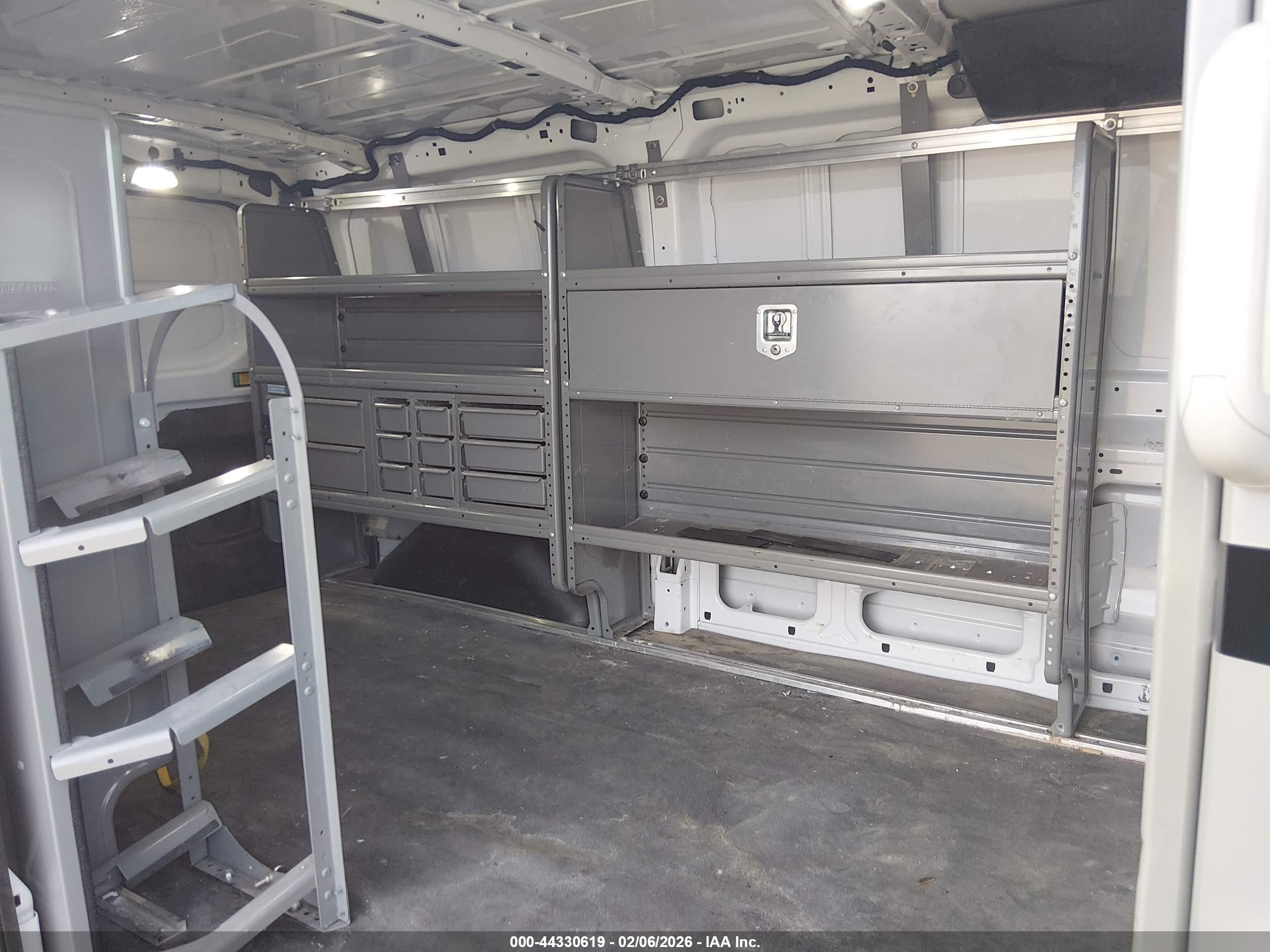 FORD TRANSIT-250 image 8