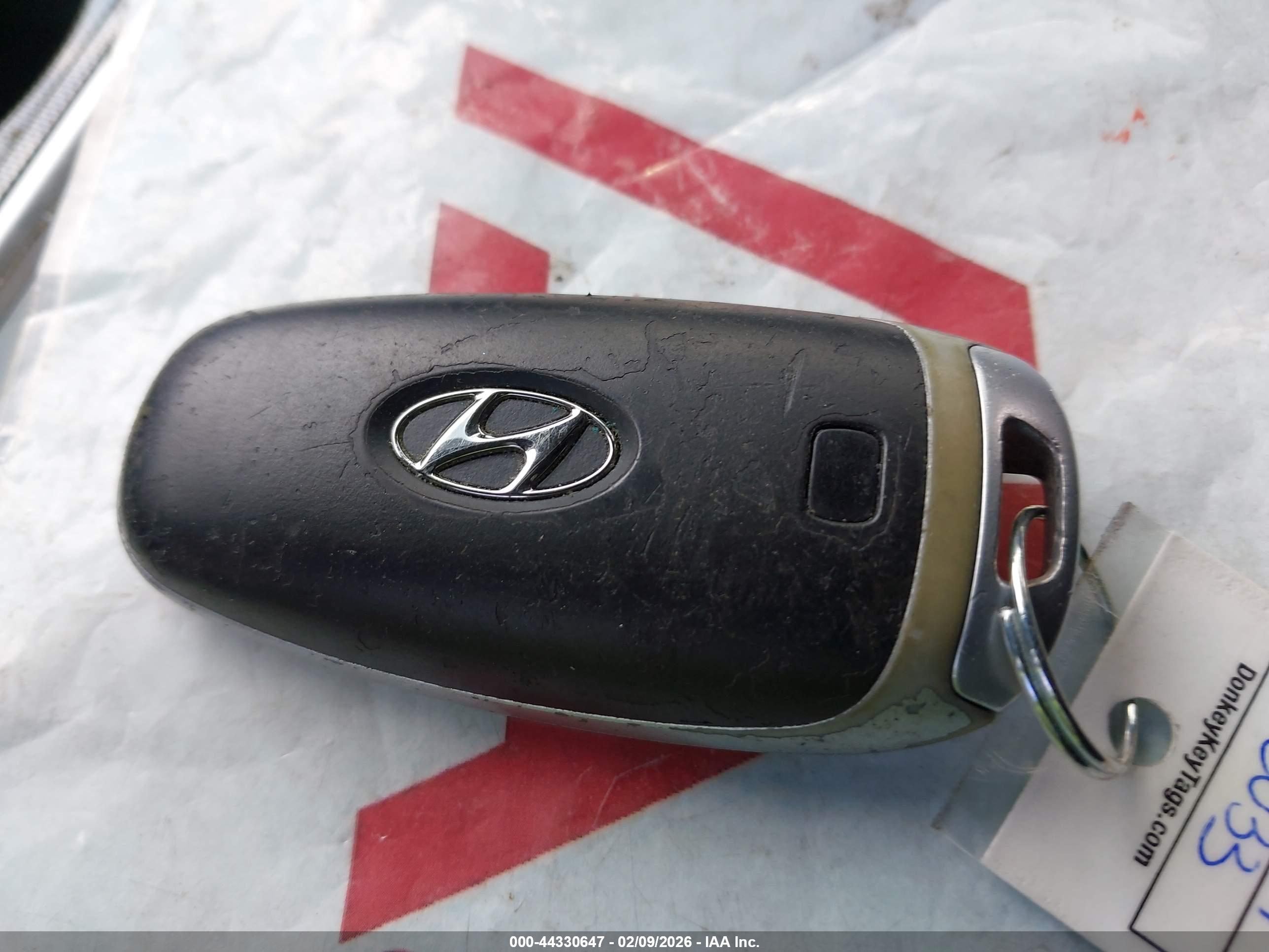 HYUNDAI SANTA image 11