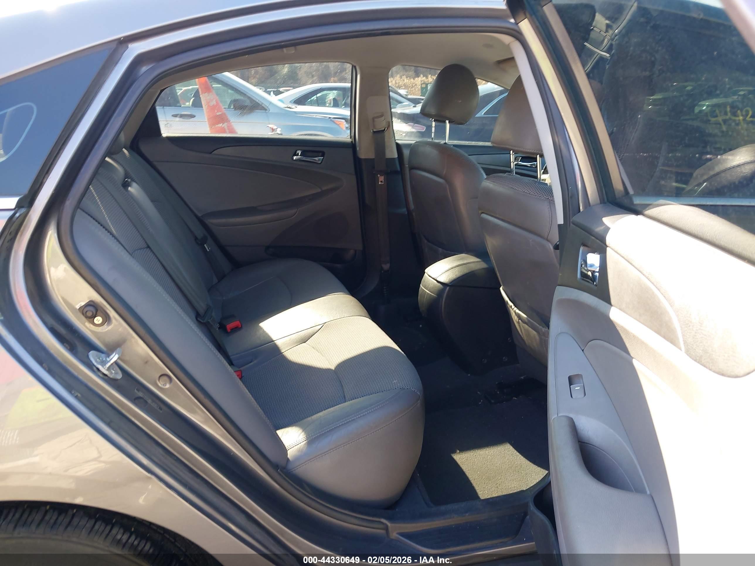 HYUNDAI SONATA image 8