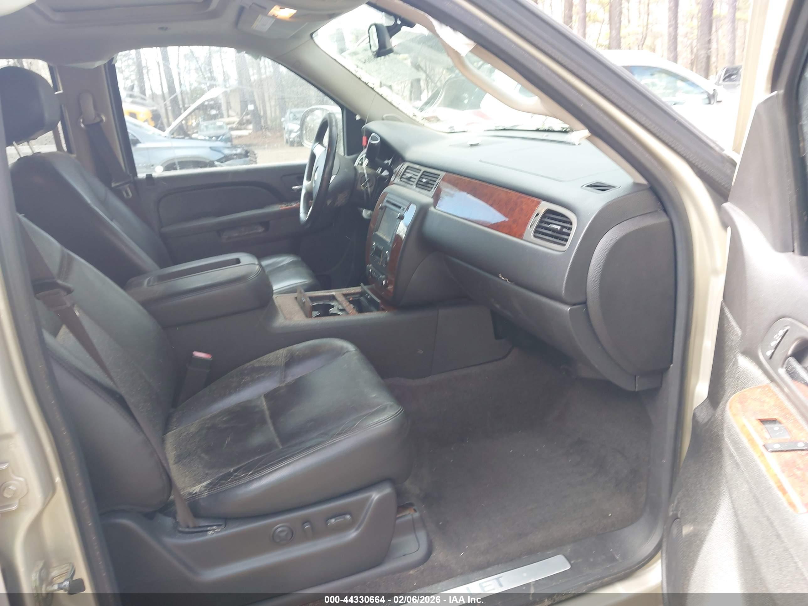 CHEVROLET TAHOE image 5