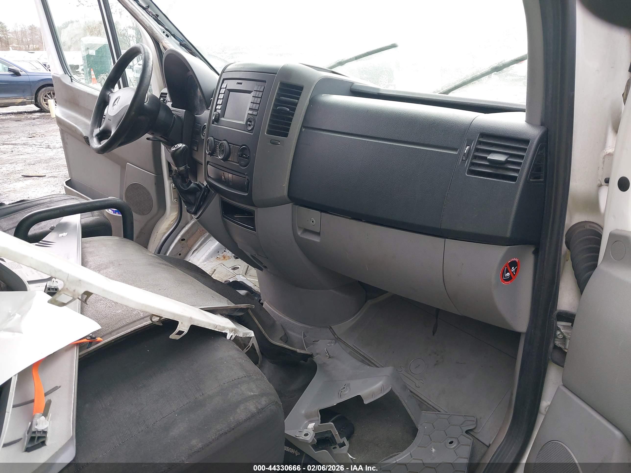 MERCEDES-BENZ SPRINTER image 7