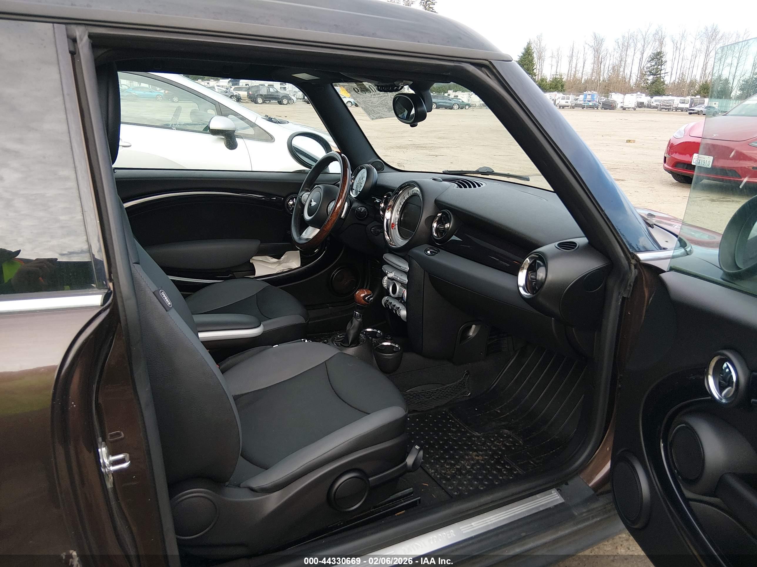 MINI COOPER image 5