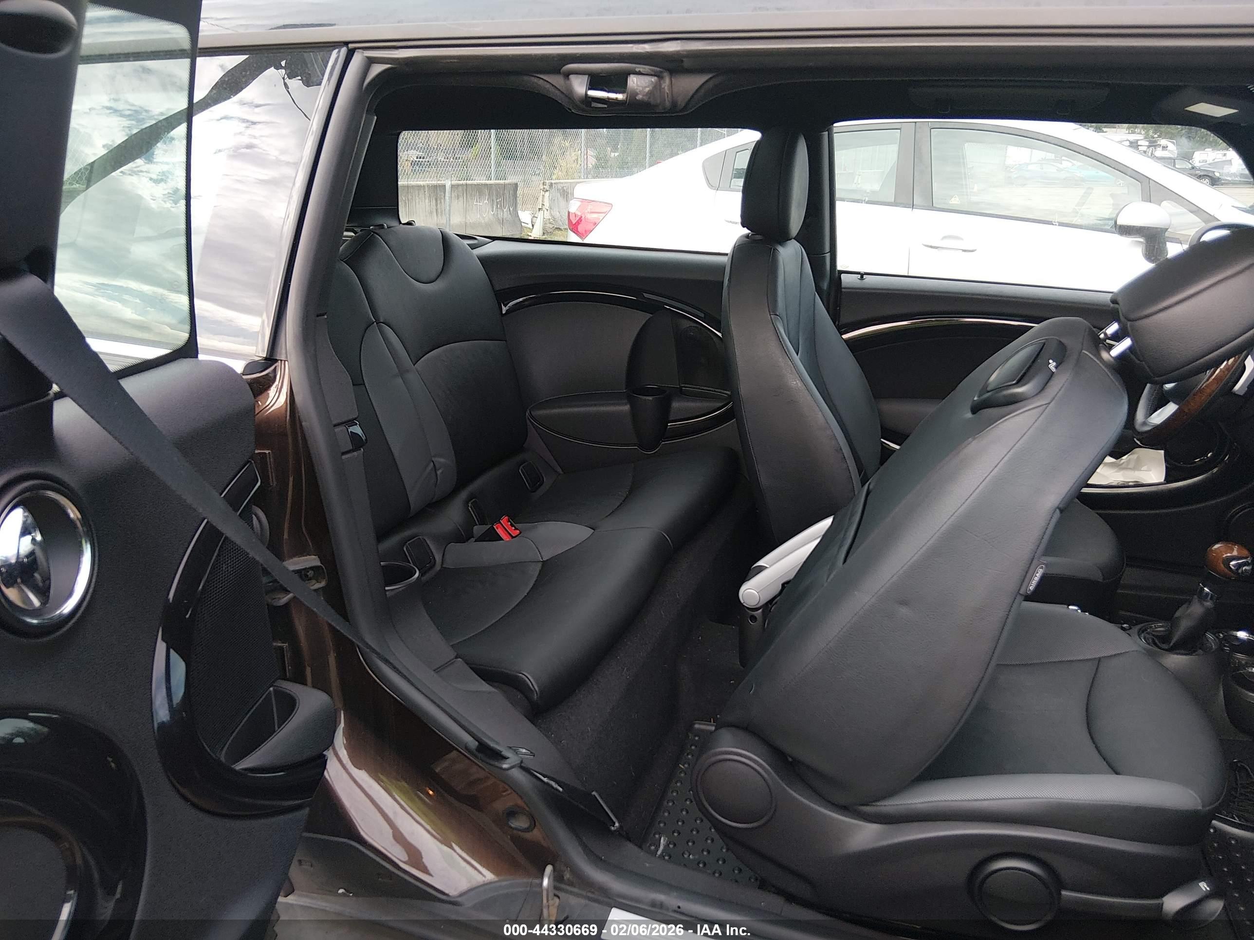 MINI COOPER image 8
