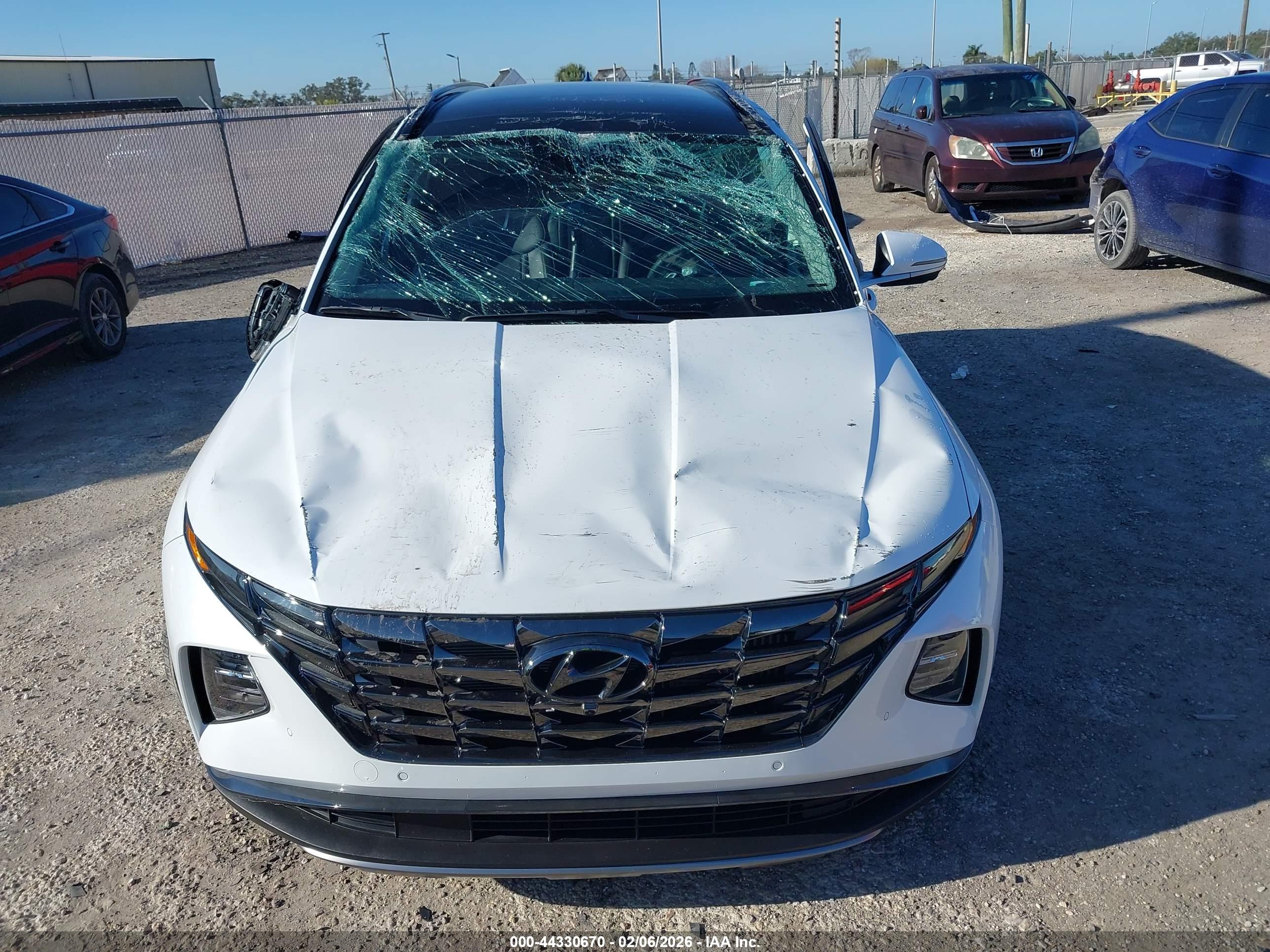 HYUNDAI TUCSON image 6