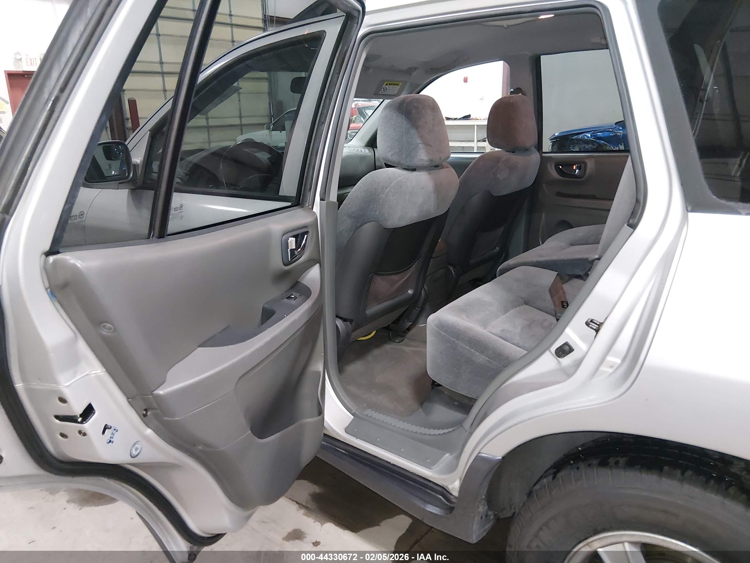 HYUNDAI SANTA image 8