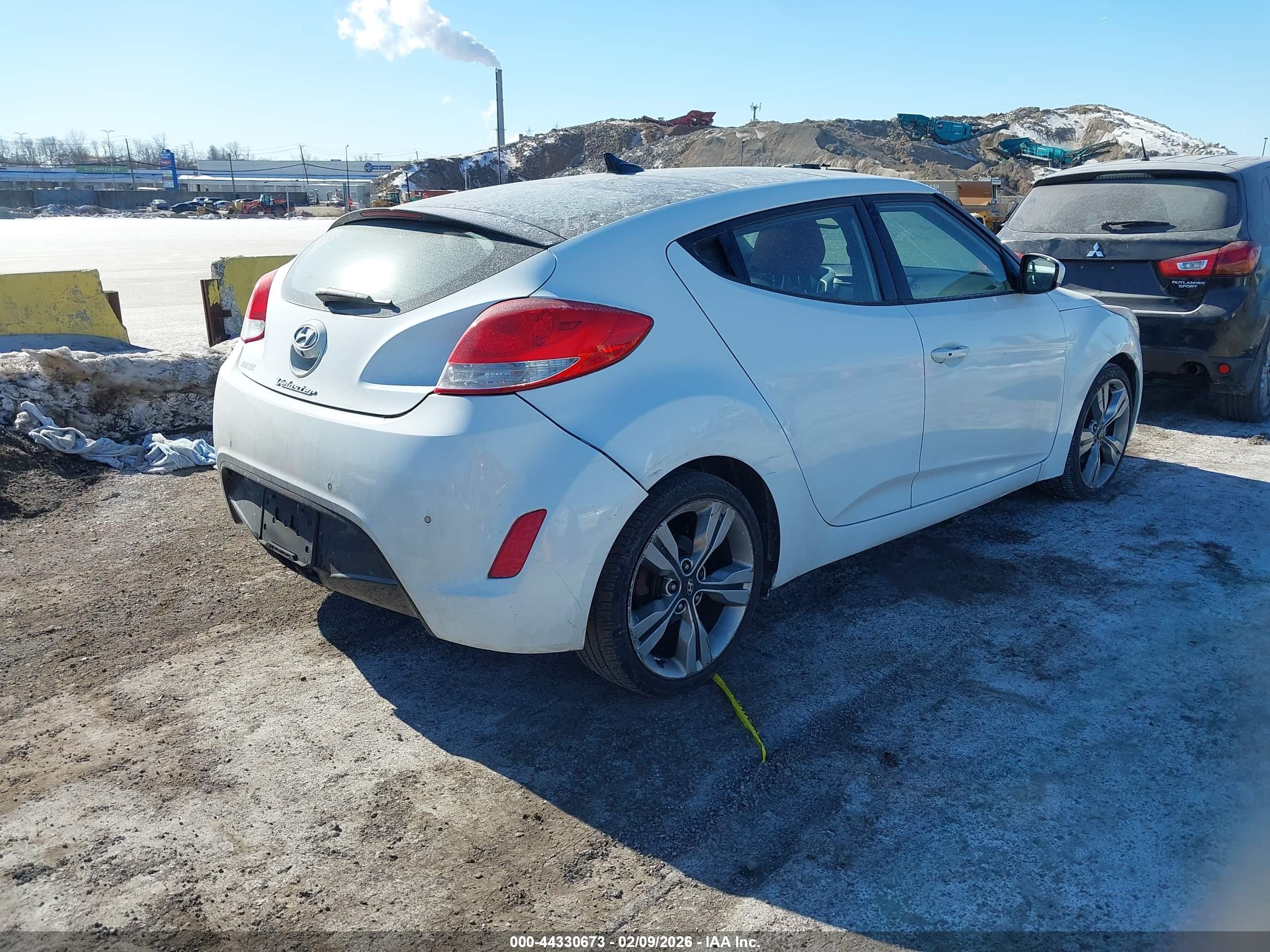 HYUNDAI VELOSTER image 4