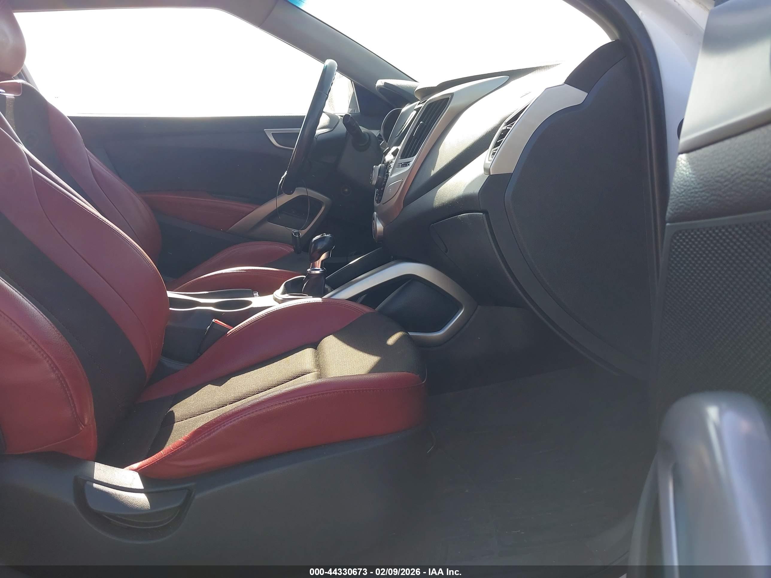 HYUNDAI VELOSTER image 5