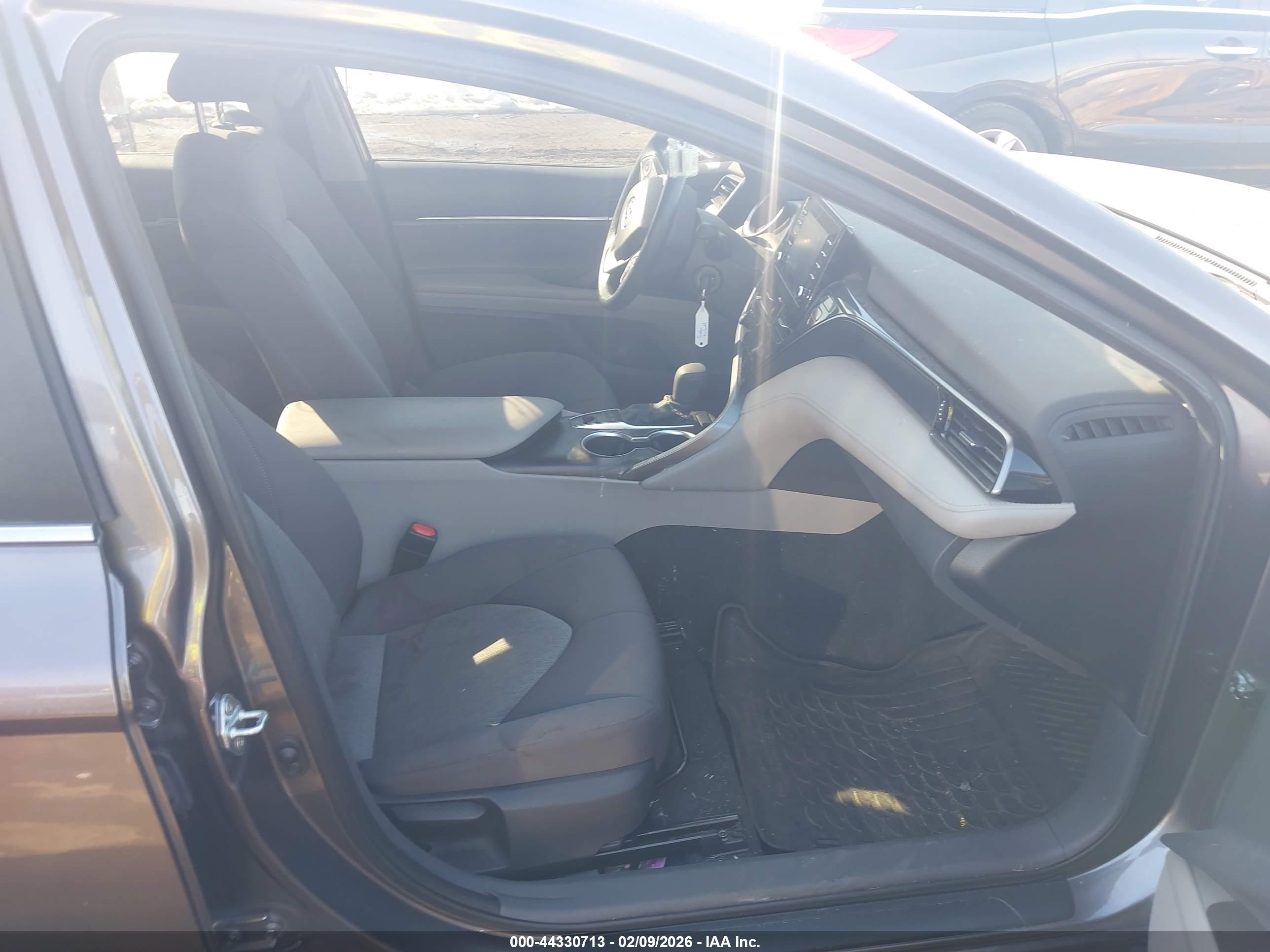 TOYOTA CAMRY image 5