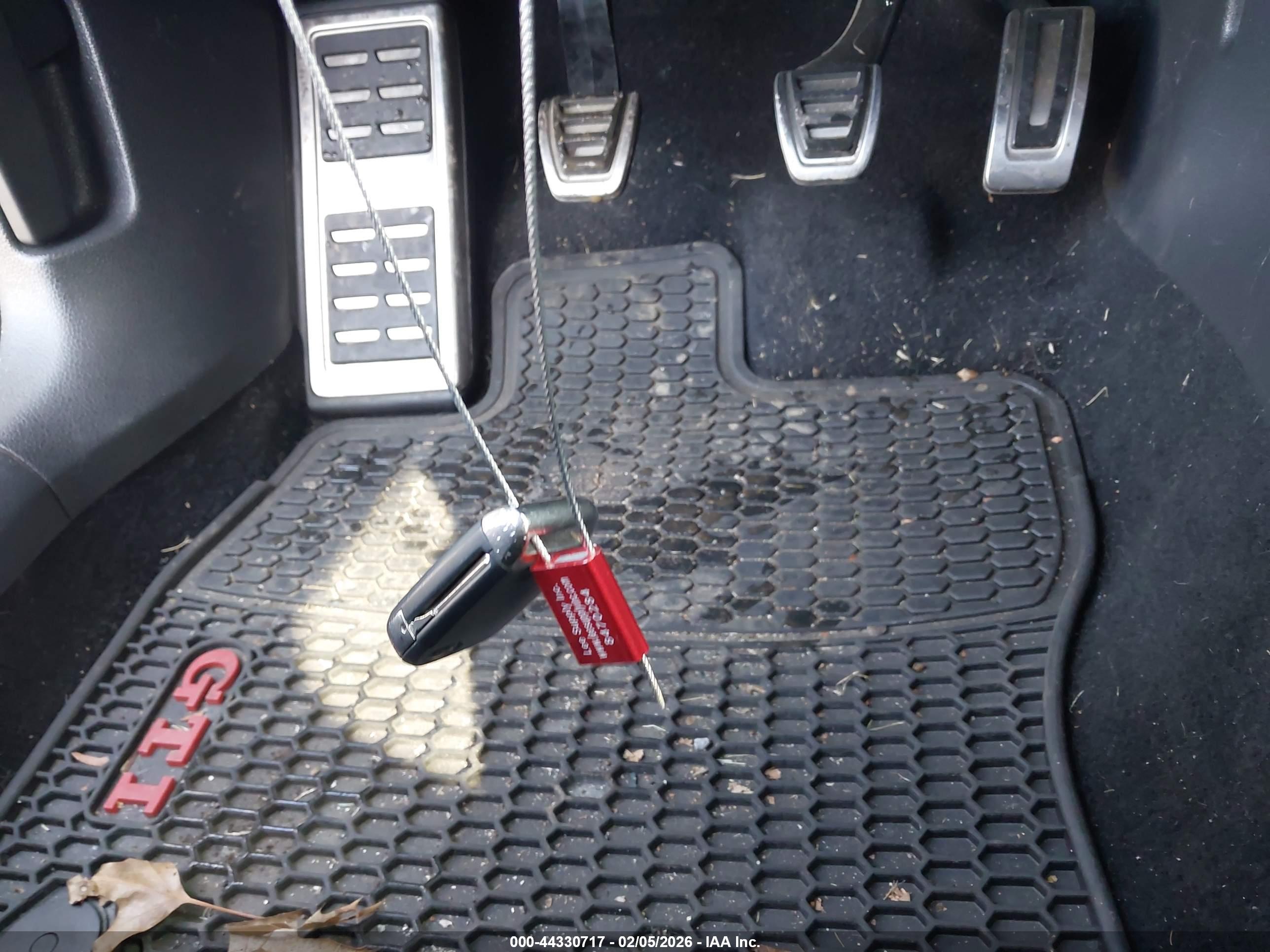 VOLKSWAGEN GOLF image 11