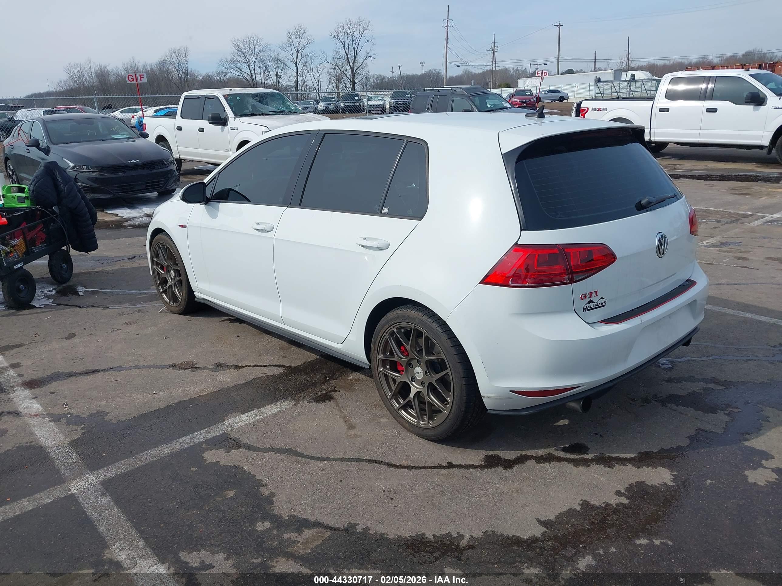 VOLKSWAGEN GOLF image 3