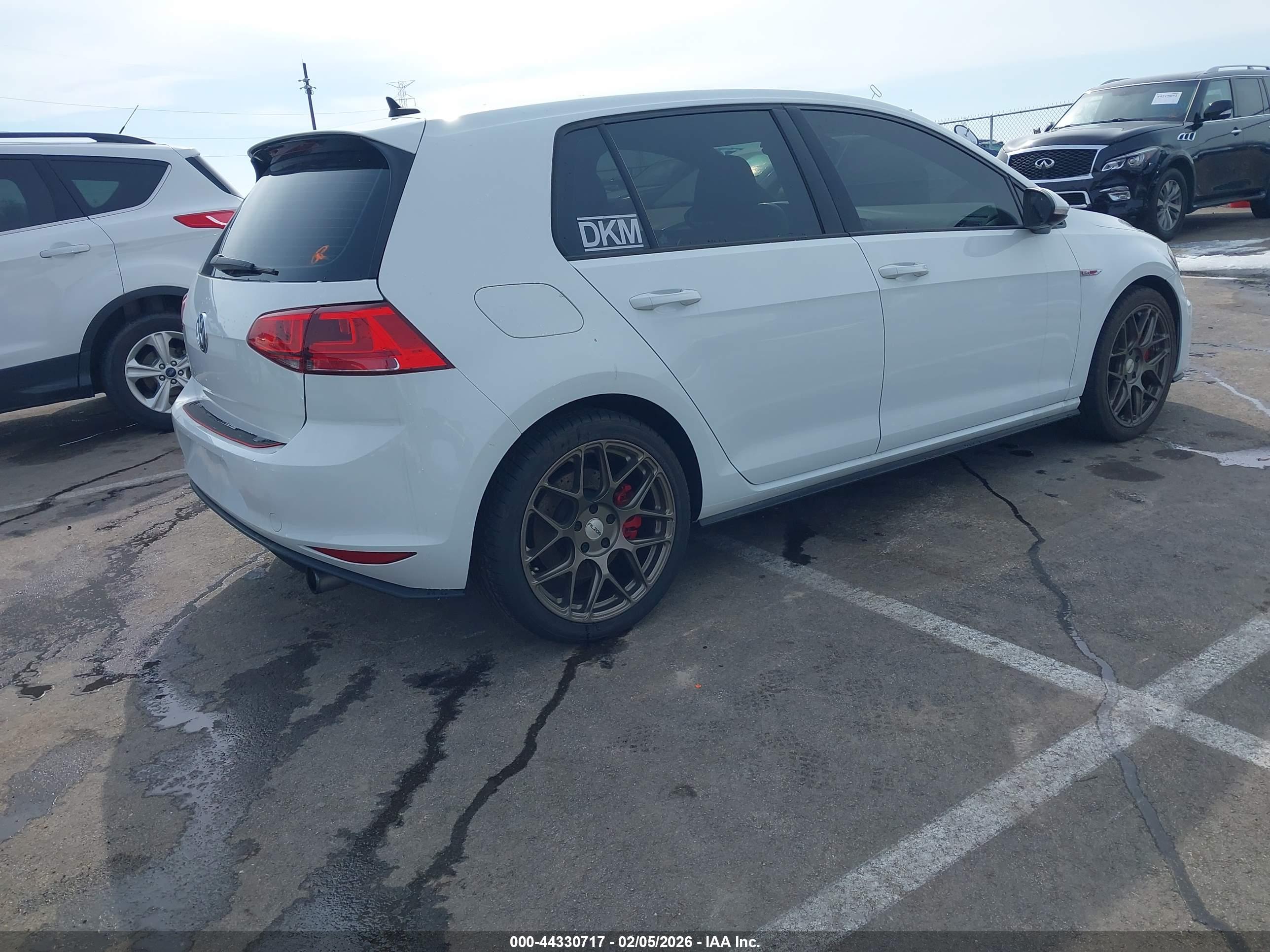 VOLKSWAGEN GOLF image 4